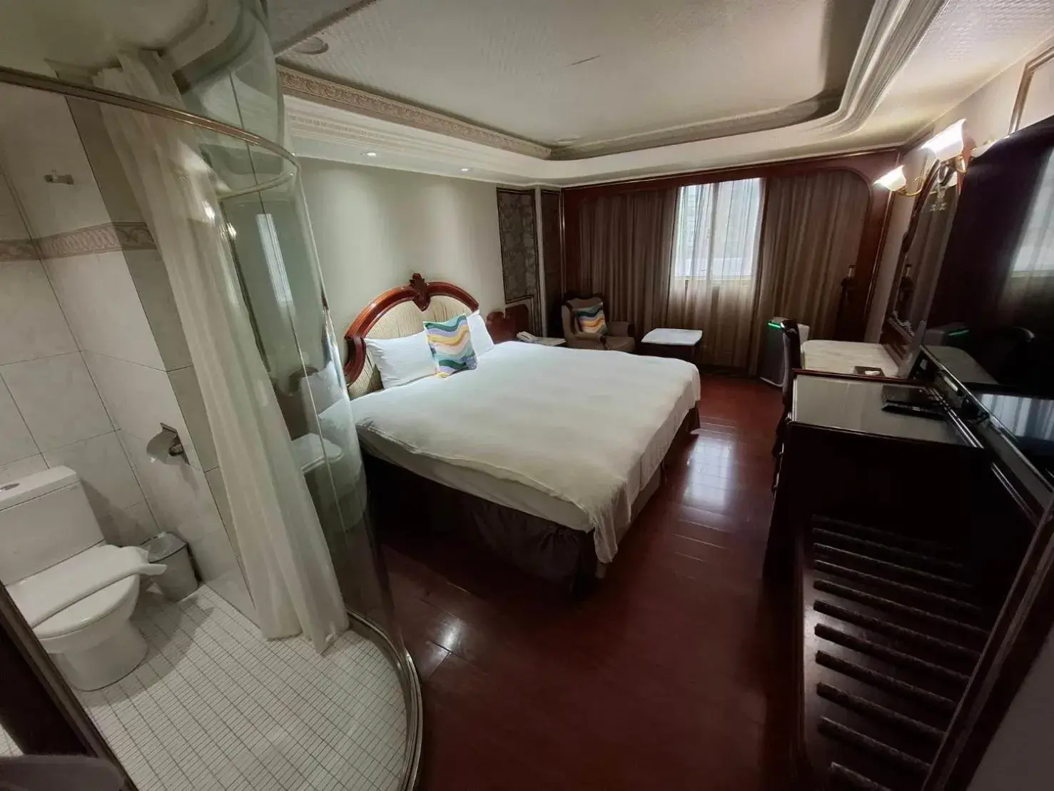 TV and multimedia, Bed in Happiness Hotel TV and multimedia, Bed in Happiness Hotel