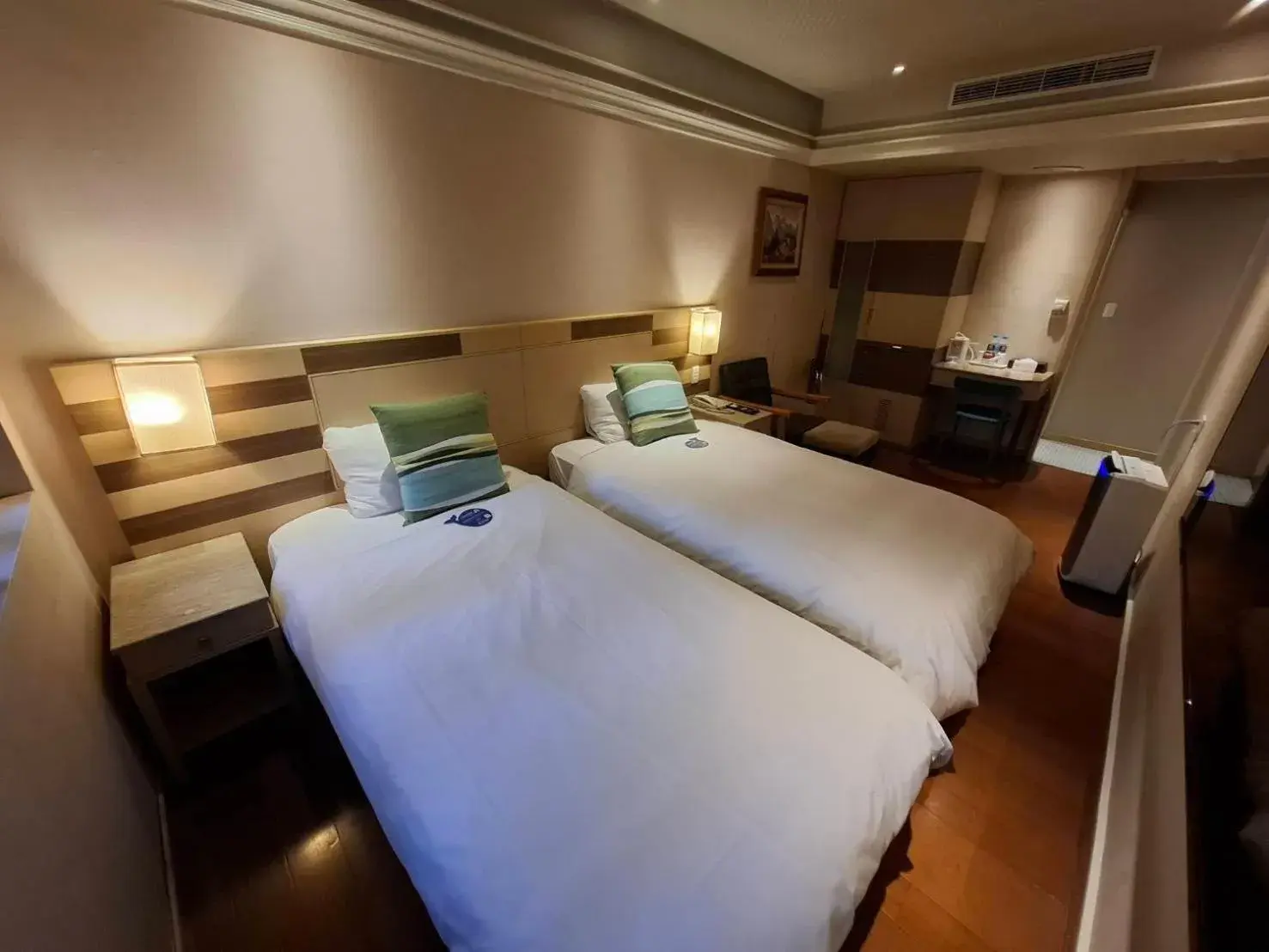 Photo of the whole room, Bed in Erin Hotel Photo of the whole room, Bed in Erin Hotel