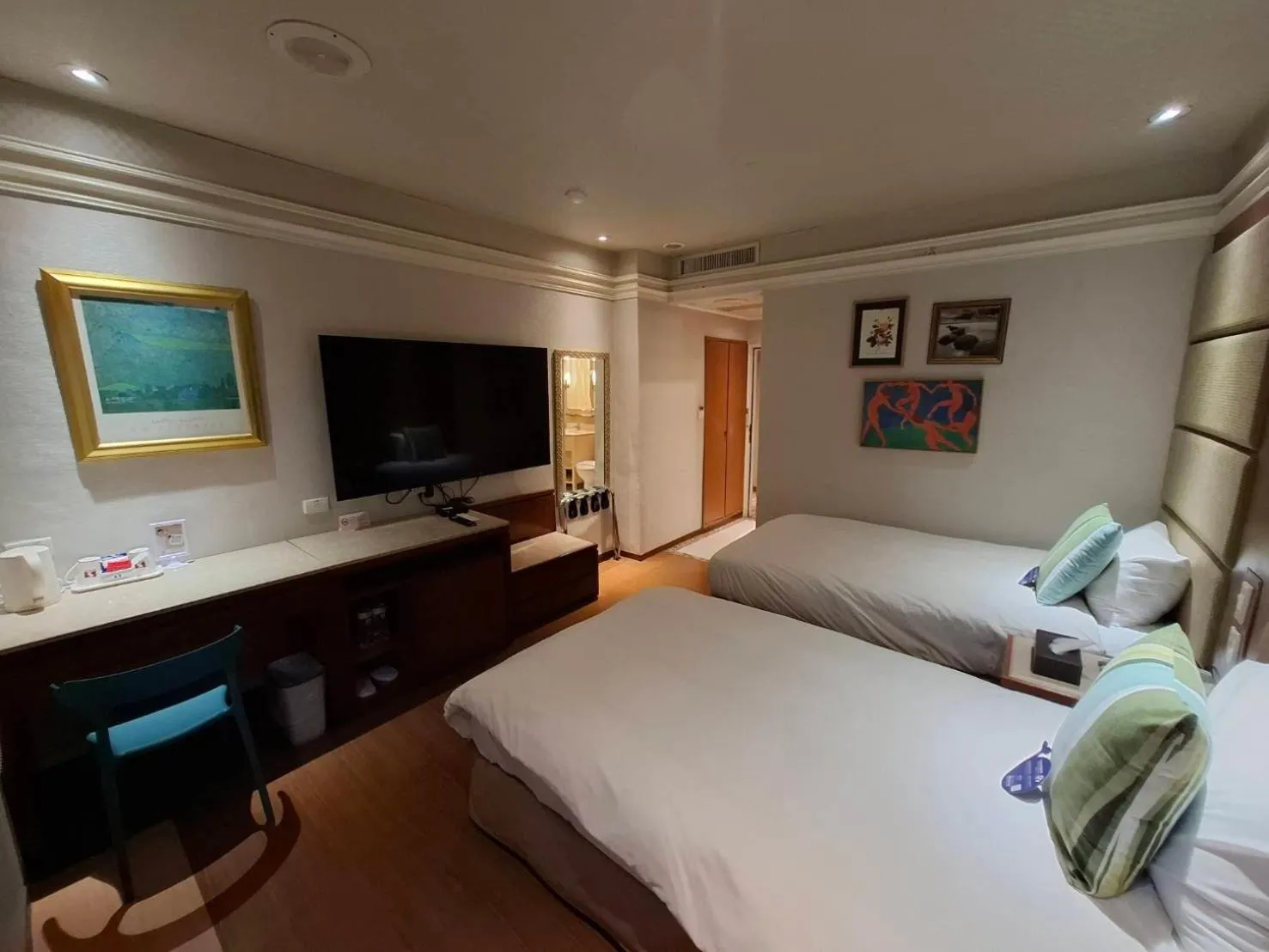 Bedroom, Bed in Erin Hotel