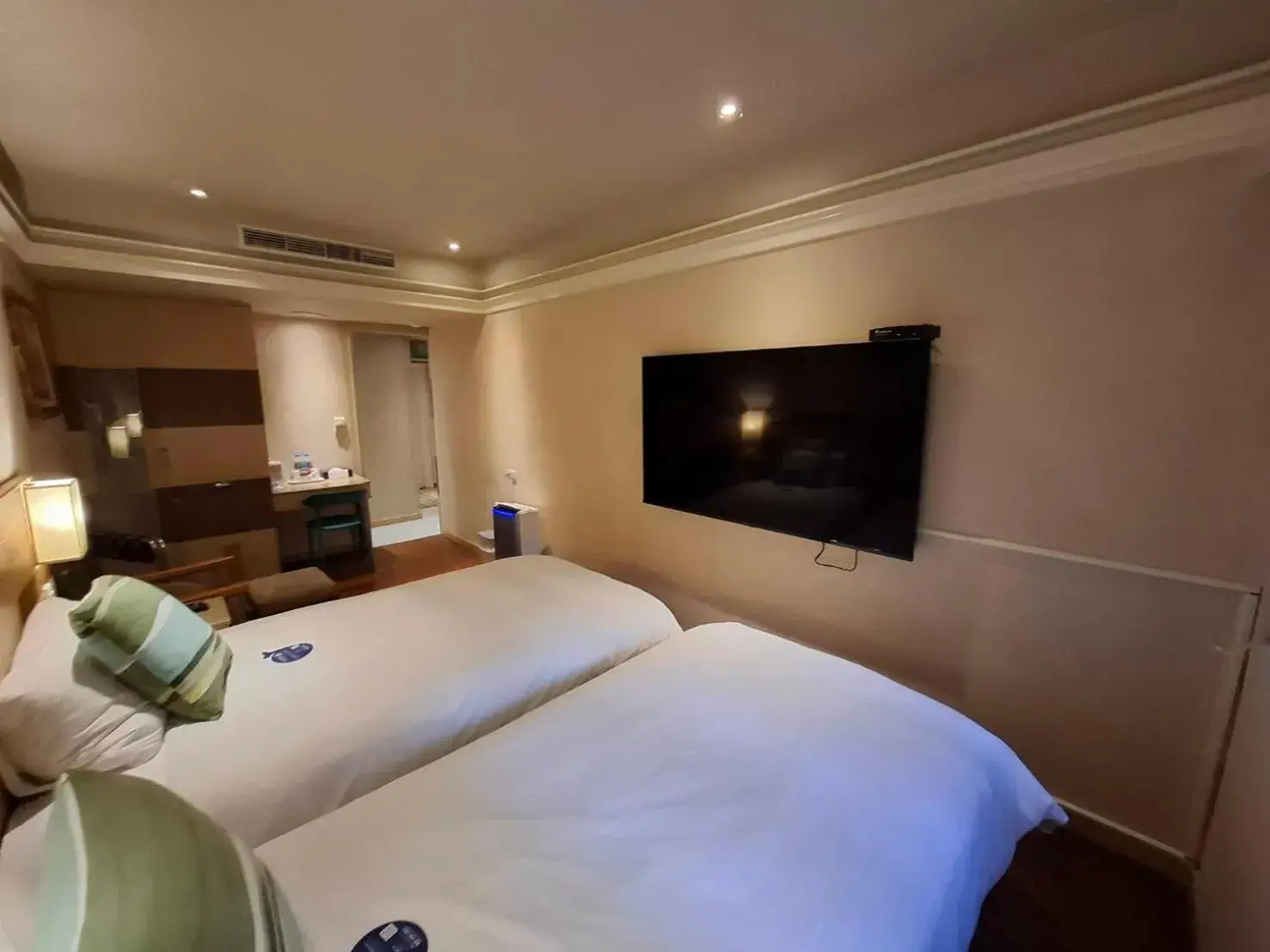 Photo of the whole room, Bed in Erin Hotel Photo of the whole room, Bed in Erin Hotel