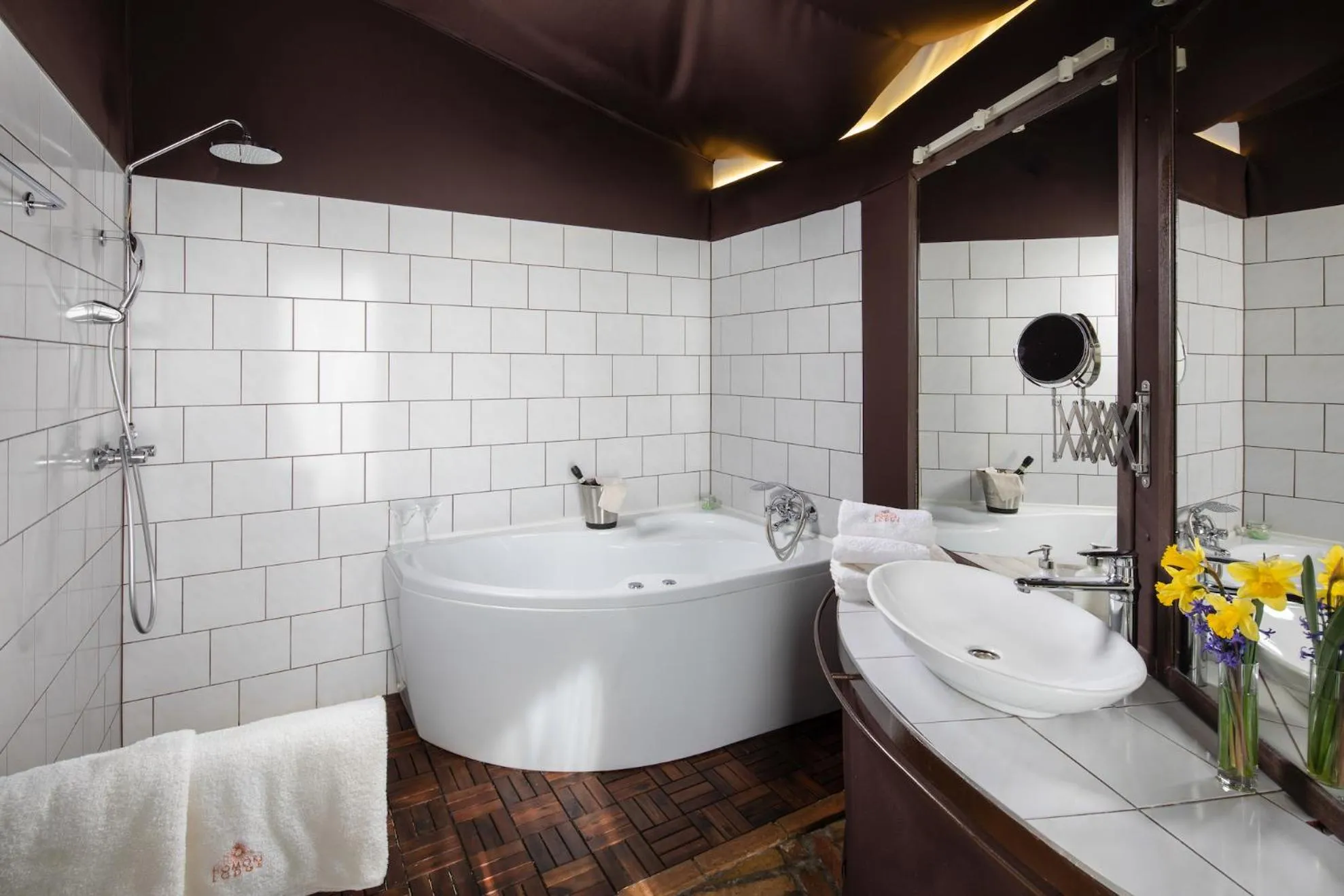 Hot Tub in Homoki Lodge - Nature Quest Resort - Adult Only