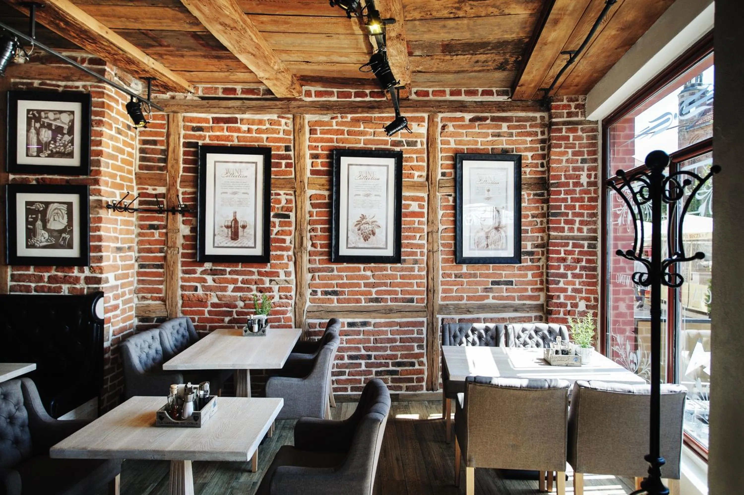 Restaurant/places to eat in Apartamenty Chleb i Wino Strumykowa