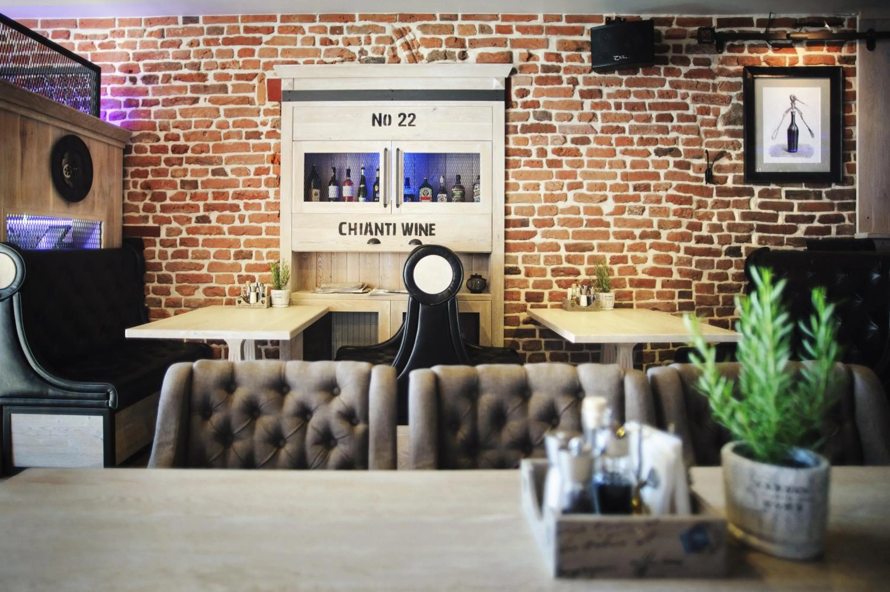 Restaurant/places to eat in Apartamenty Chleb i Wino Strumykowa