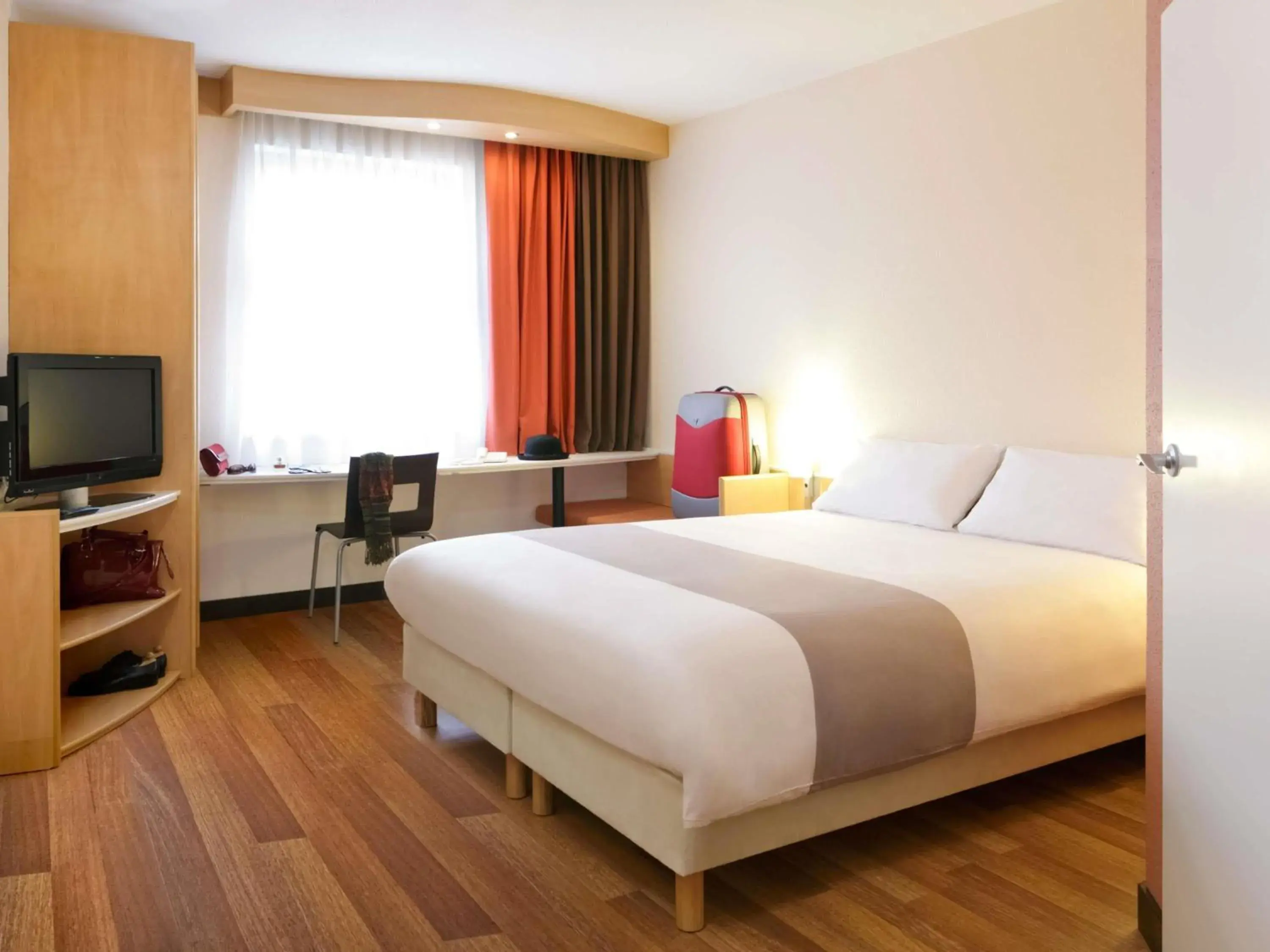 Property building, Bed in Ibis Bratislava Centrum Property building, Bed in Ibis Bratislava Centrum