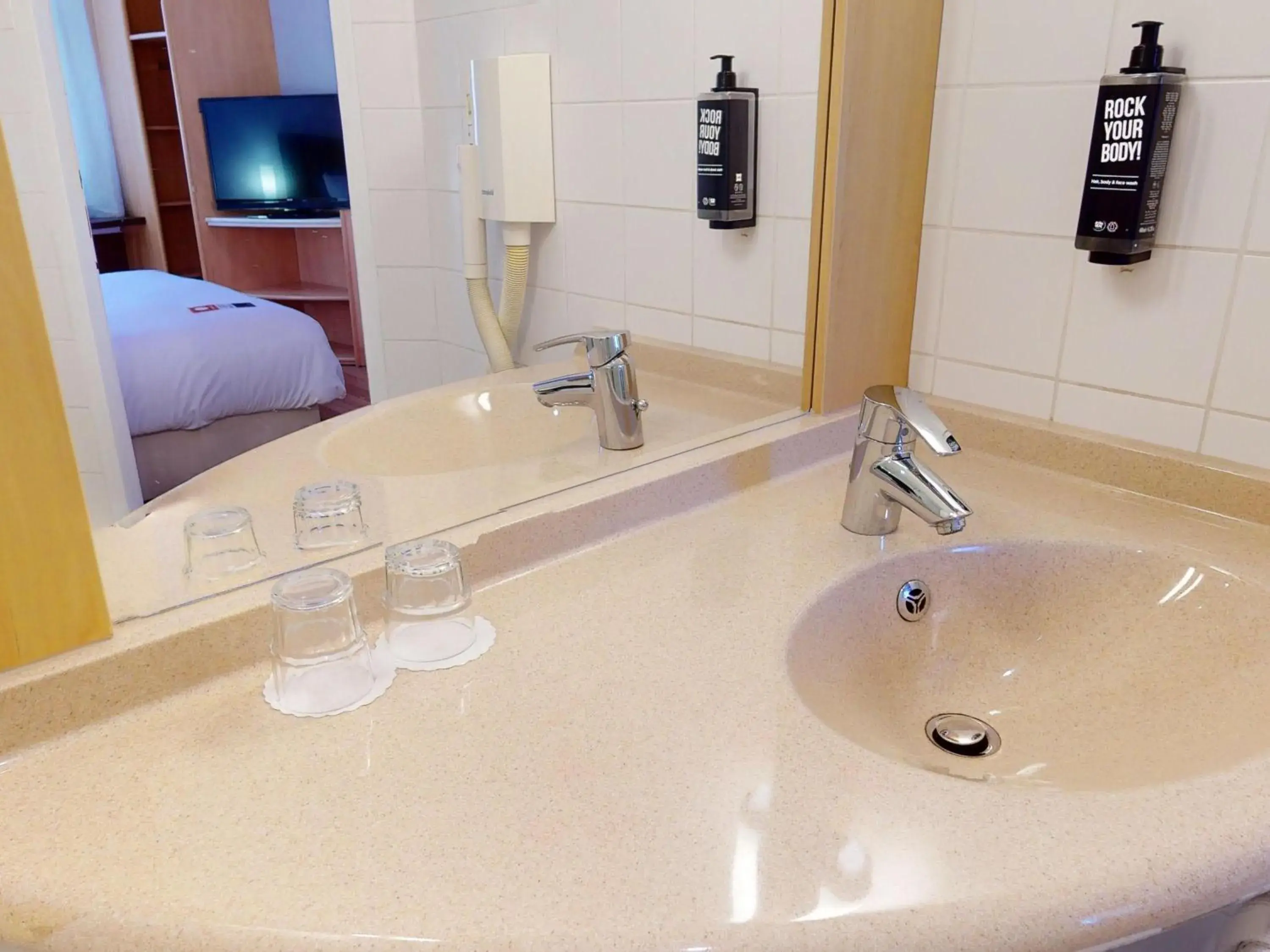 Bedroom in Ibis Bratislava Centrum Bedroom in Ibis Bratislava Centrum