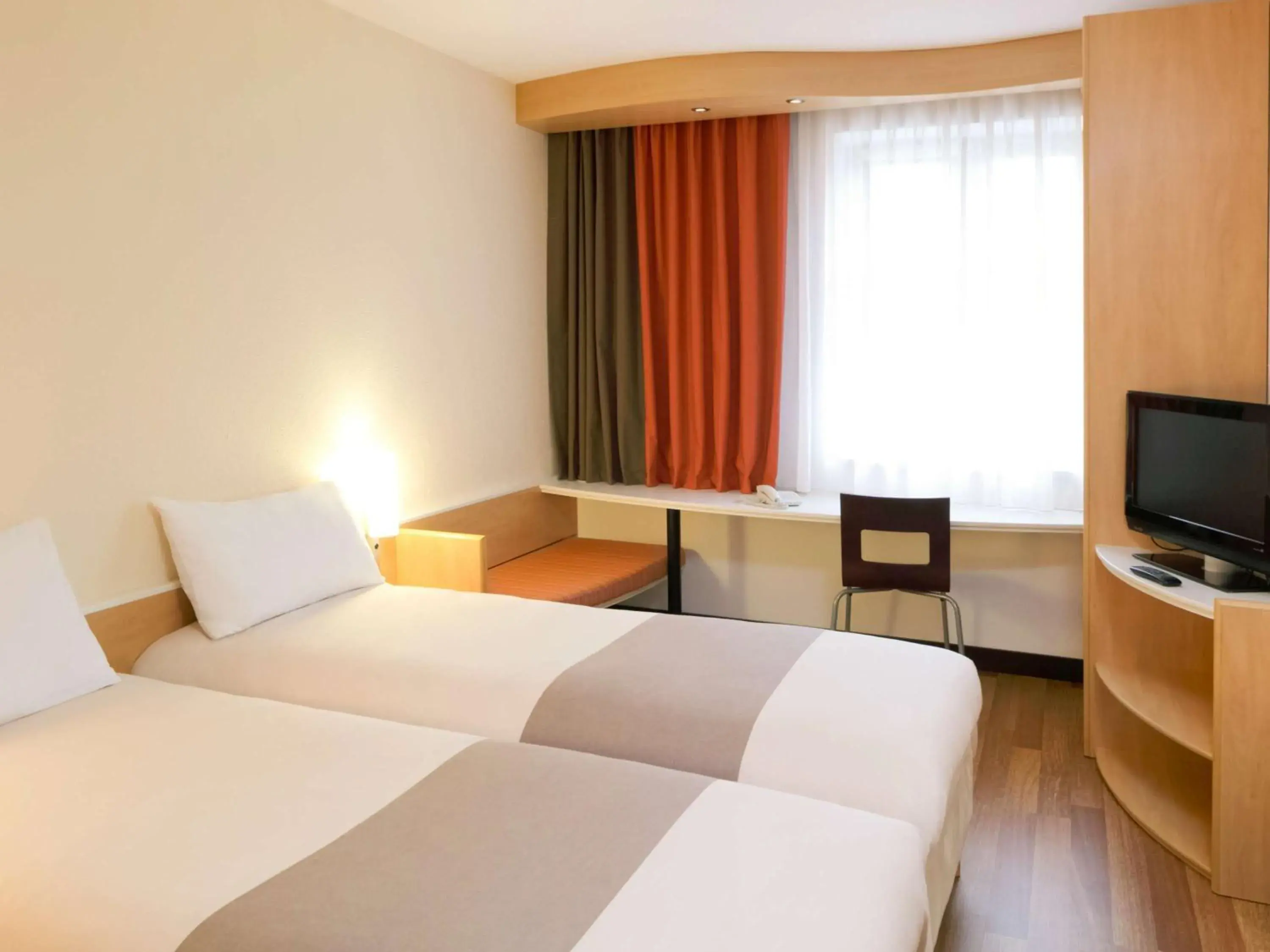 Property building, Bed in Ibis Bratislava Centrum Property building, Bed in Ibis Bratislava Centrum
