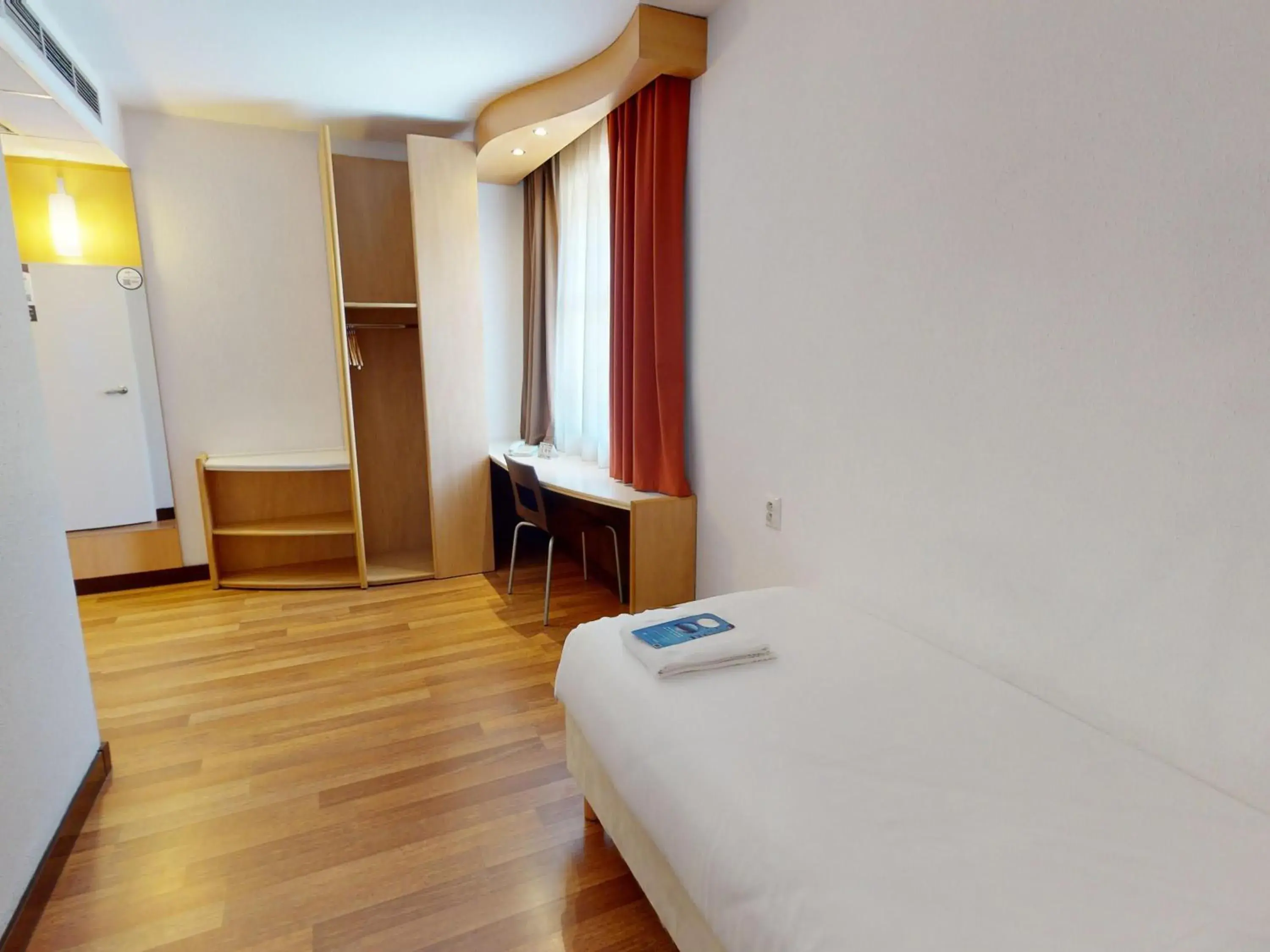 Bedroom, Bed in Ibis Bratislava Centrum Bedroom, Bed in Ibis Bratislava Centrum