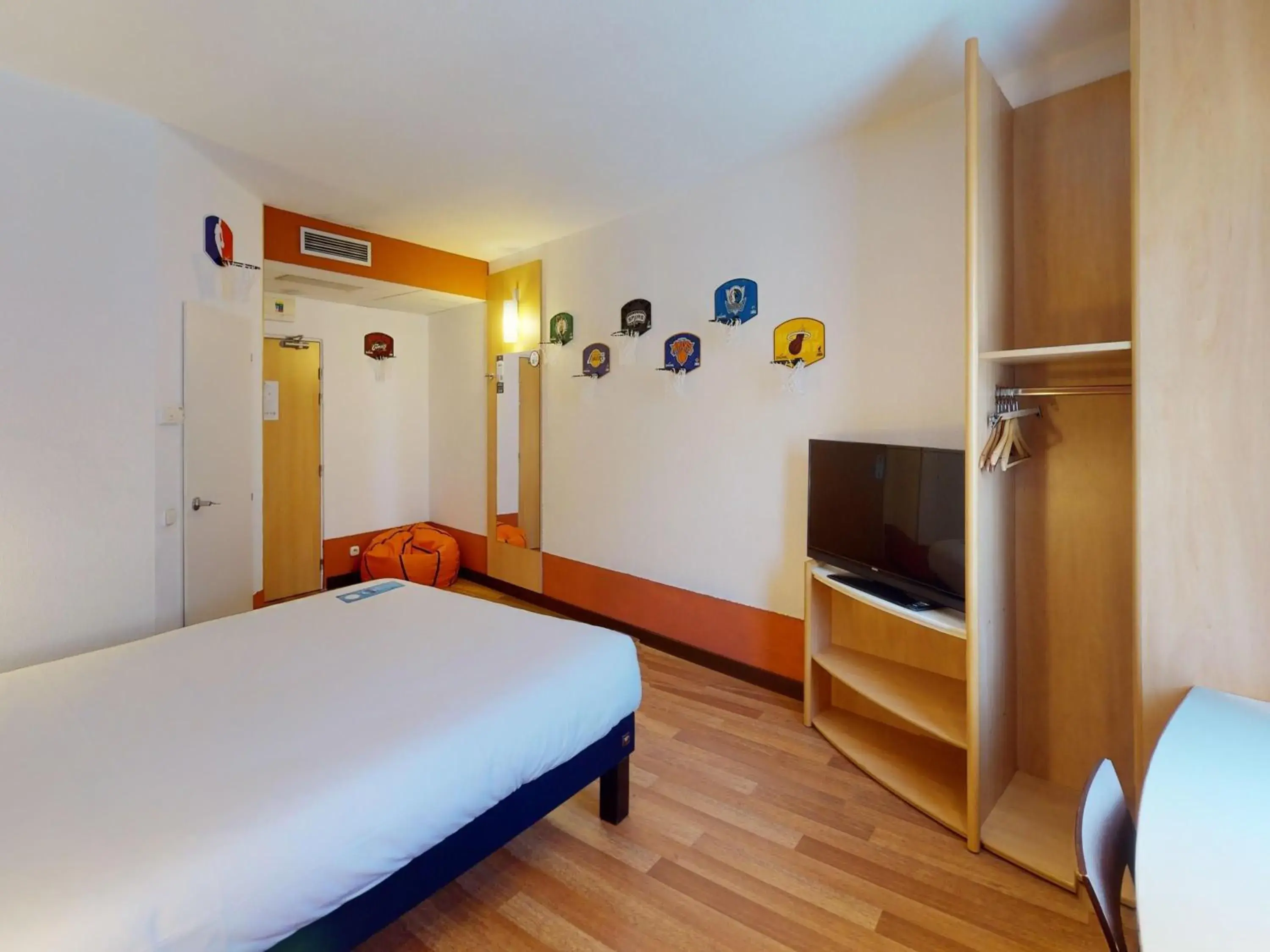 Bedroom, Bed in Ibis Bratislava Centrum Bedroom, Bed in Ibis Bratislava Centrum