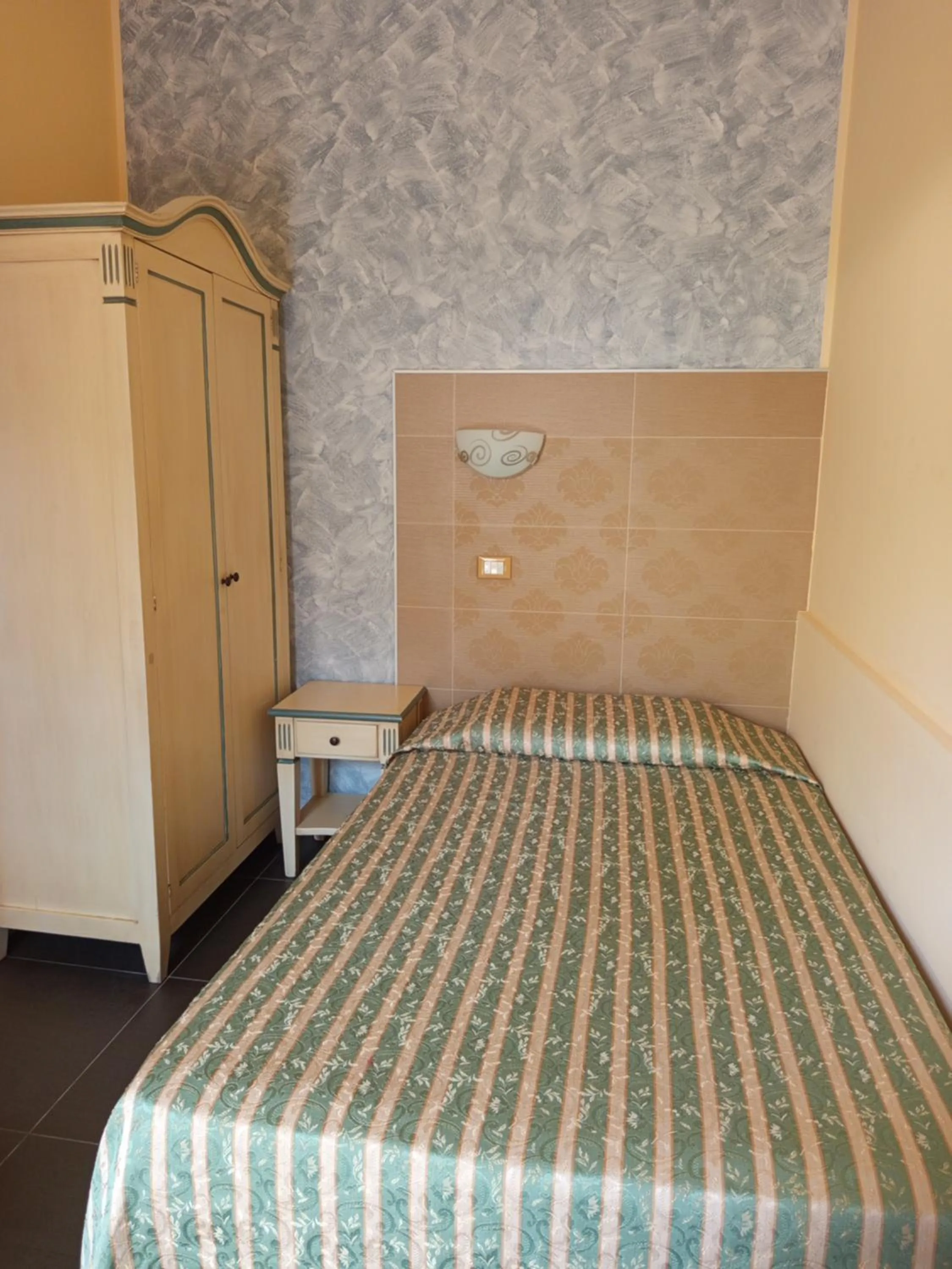 Bed in Amaryllis Hotel