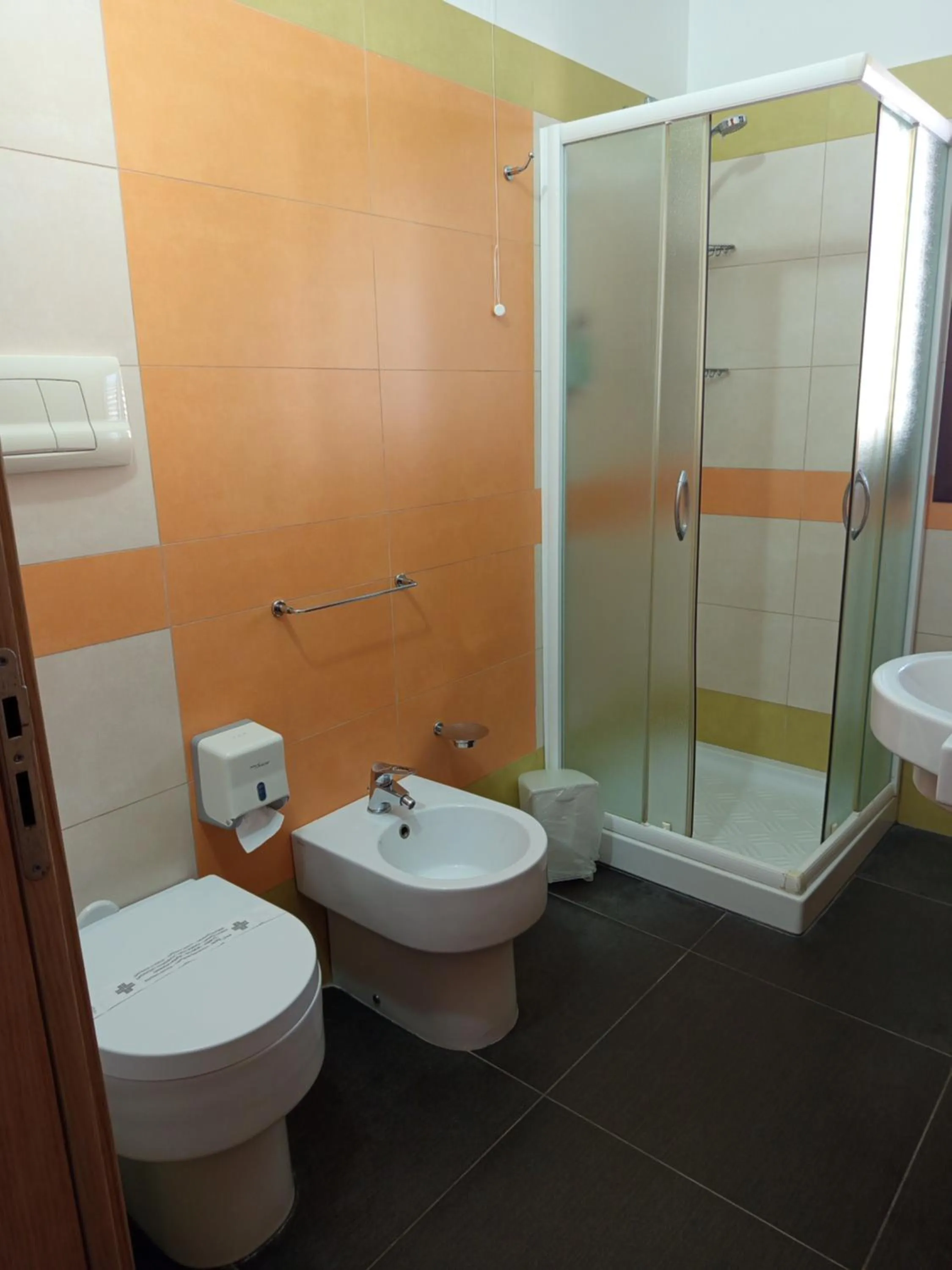 Shower in Amaryllis Hotel