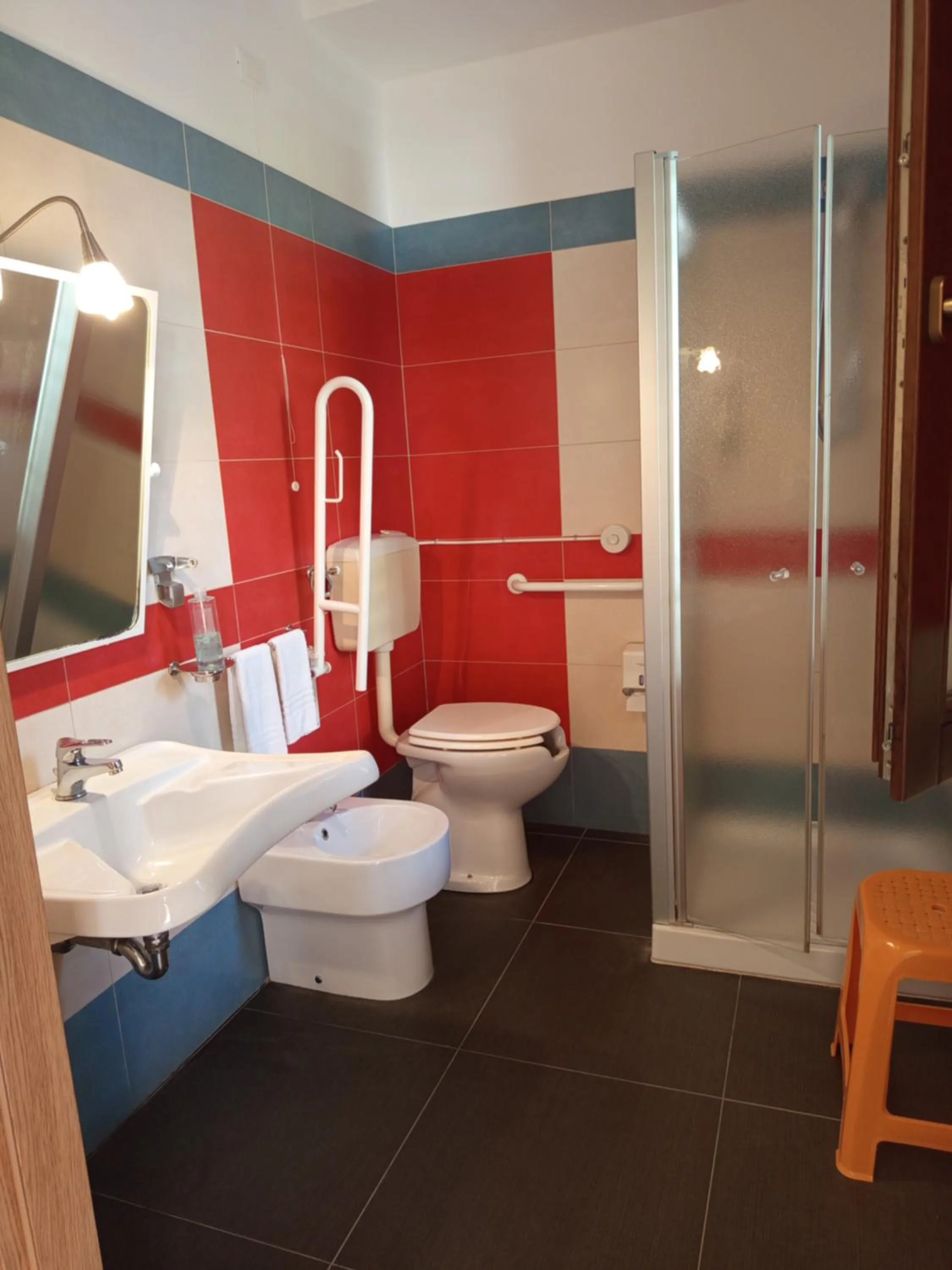 Shower in Amaryllis Hotel