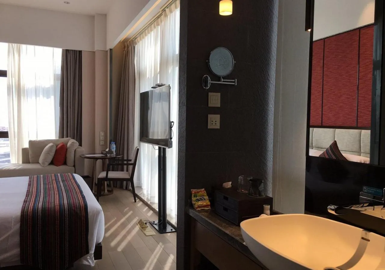 Bathroom, Bed in Prince Times Hotel