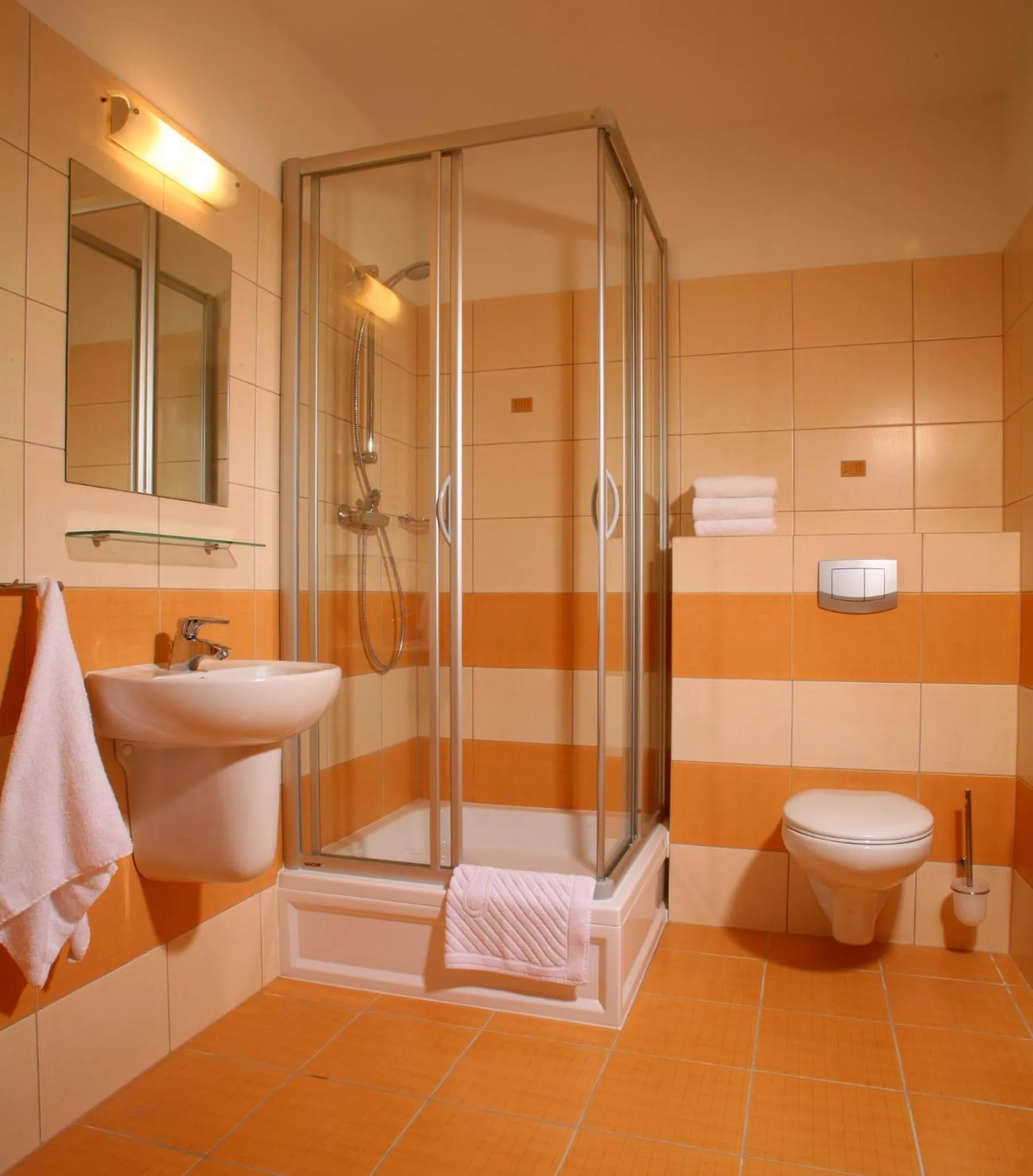 Shower in Maximus Spa