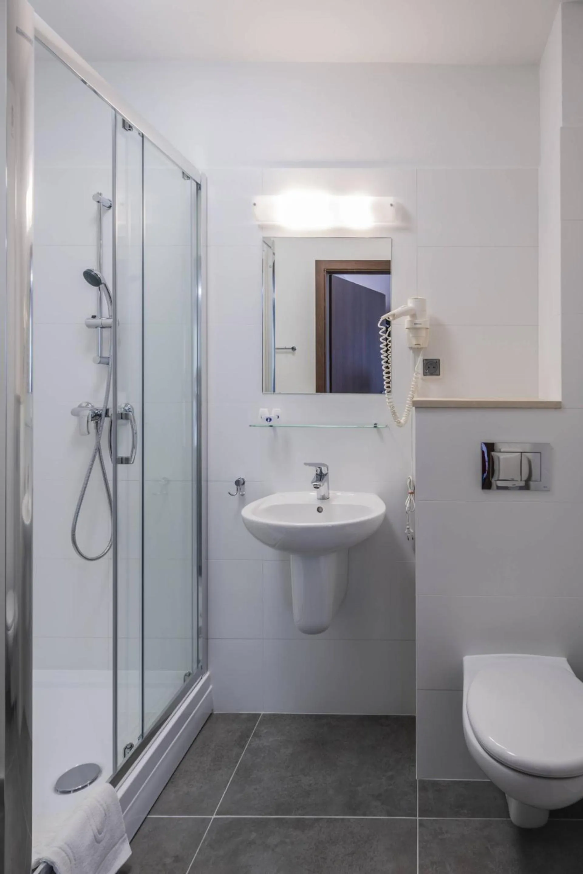 Shower in Maximus Spa