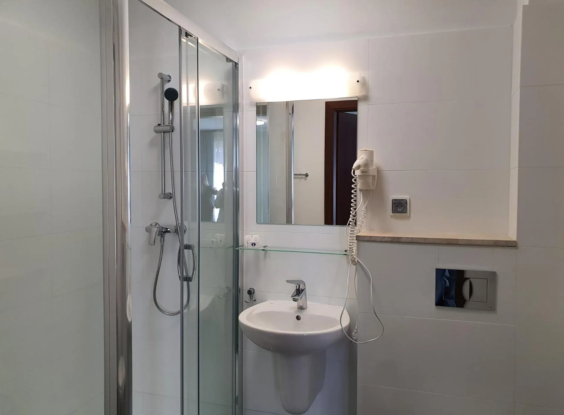 Shower in Maximus Spa