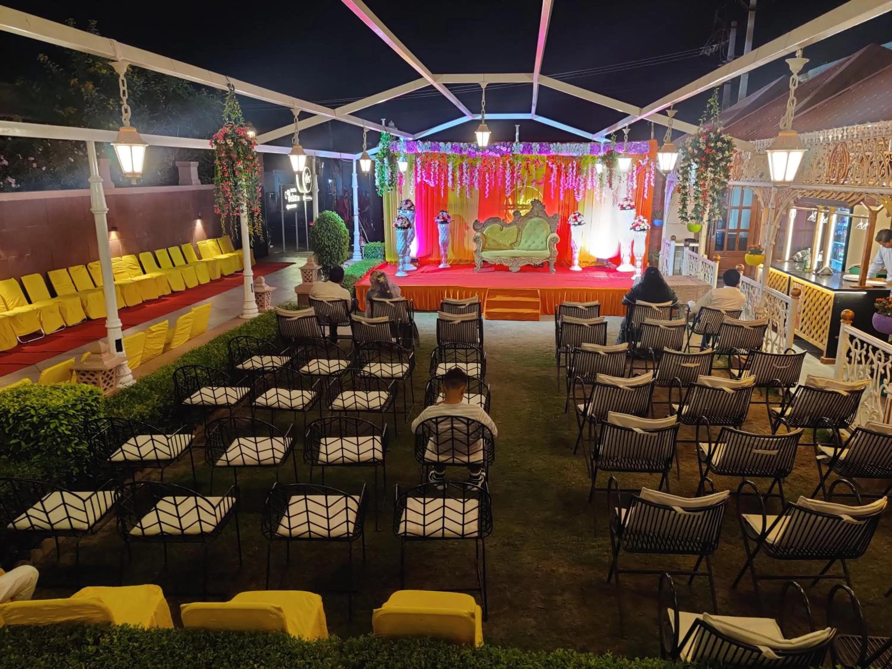 Restaurant/places to eat in Hotel The Balam