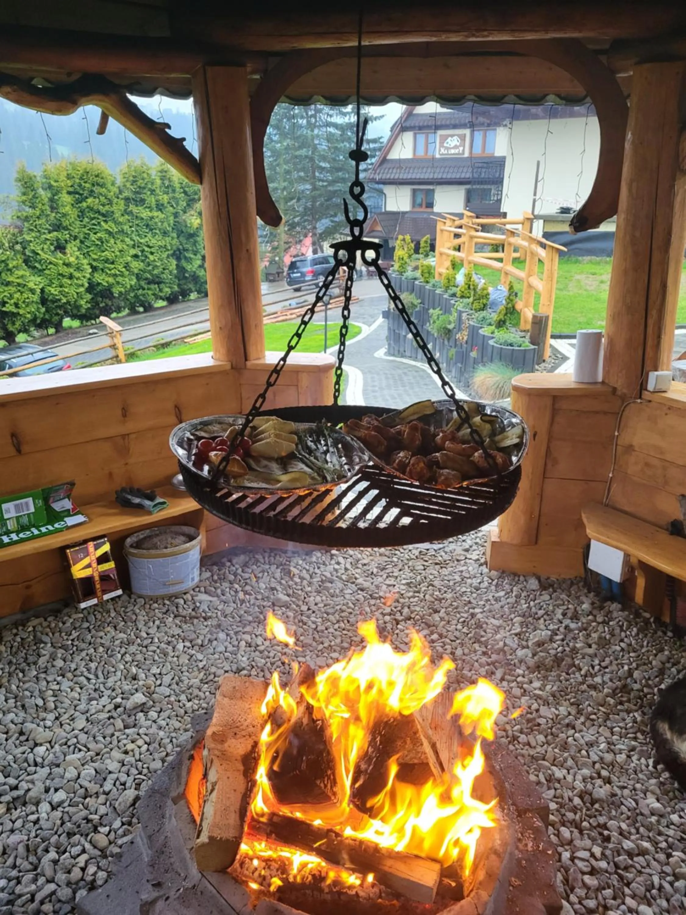 BBQ facilities in Apartamenty i Pokoje w Willi na Ubocy