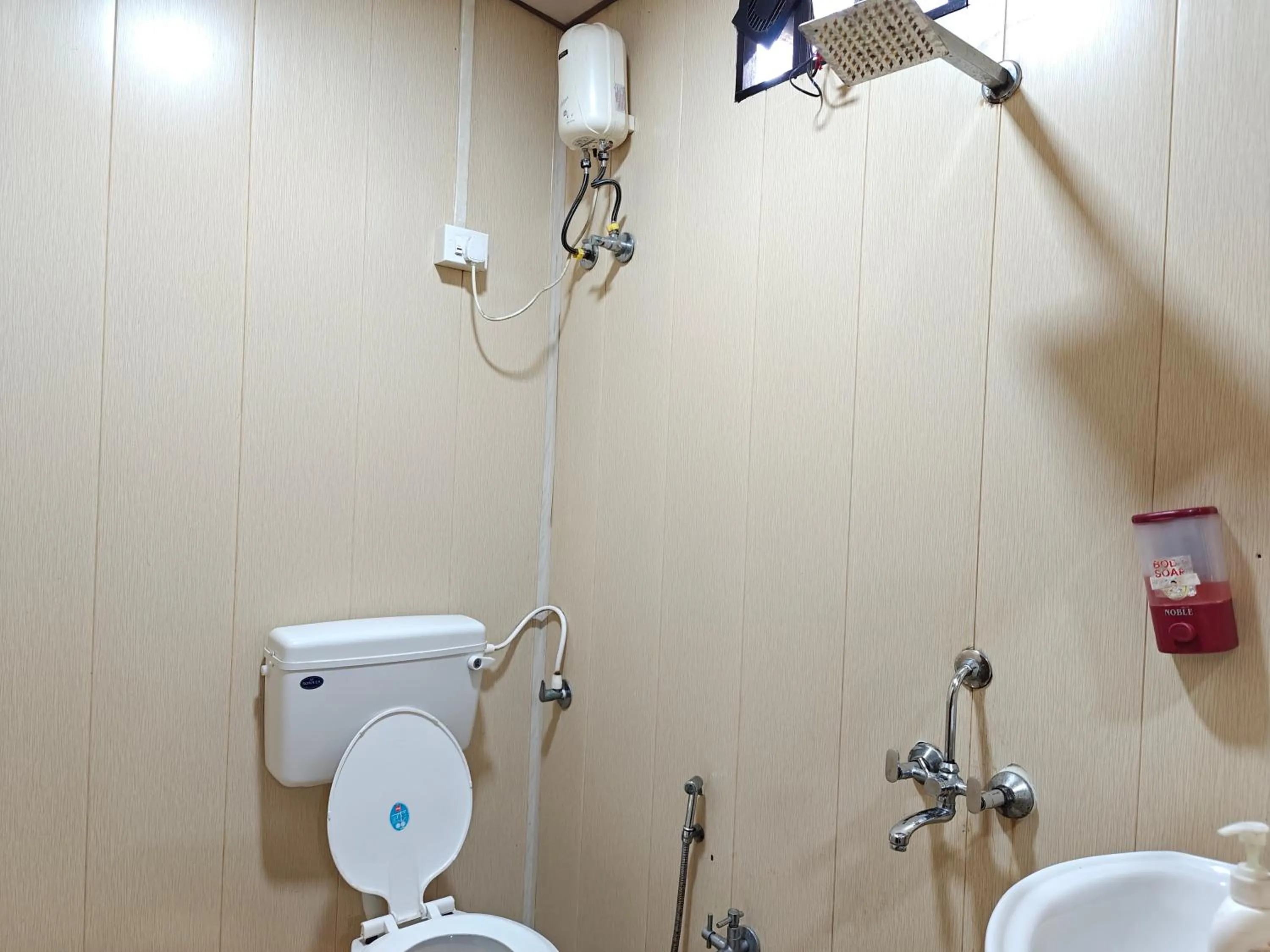 Shower in Iora Cottages