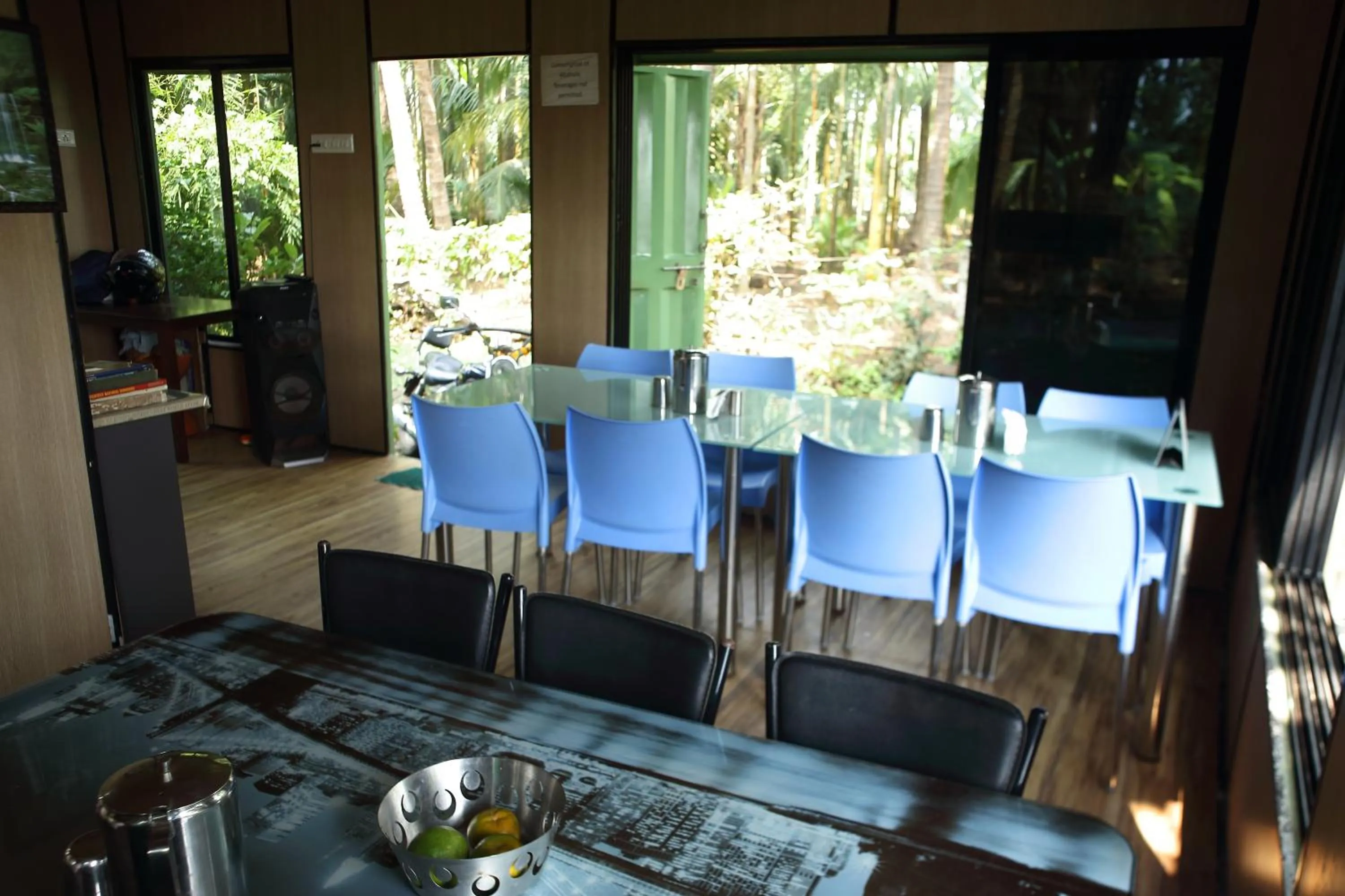 Restaurant/places to eat in Iora Cottages