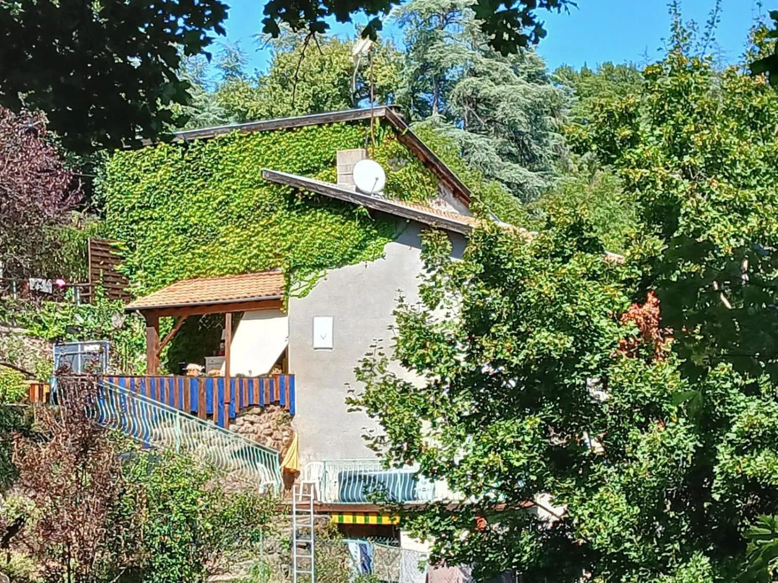 Property building in Le Chalet du Parc proche du safari parc de Peaugres