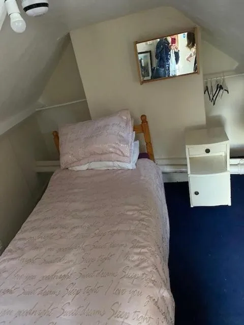 Bedroom, Bed in The Railway Inn