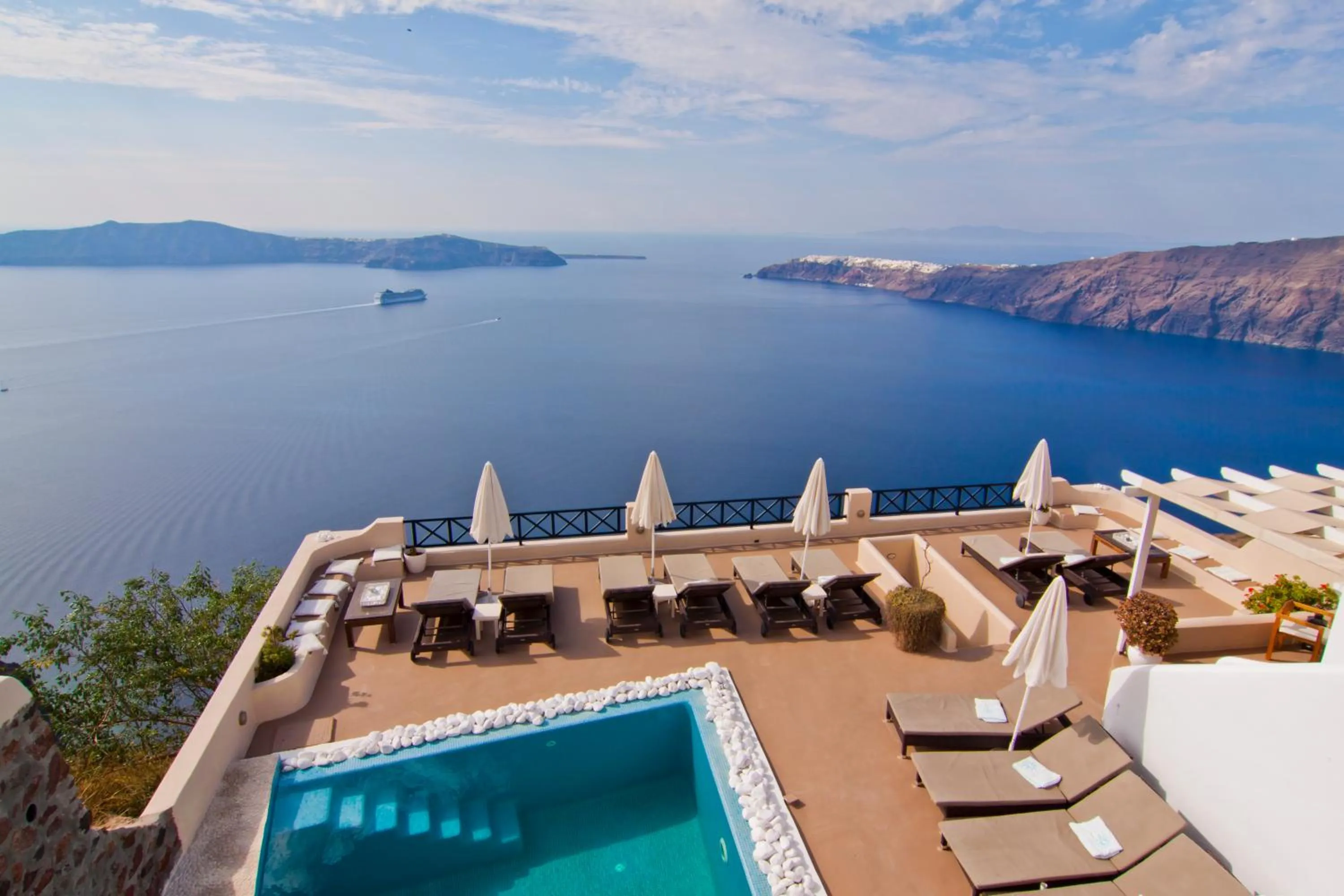 Pool view in Afroessa Hotel by Pearl Hotel Collection