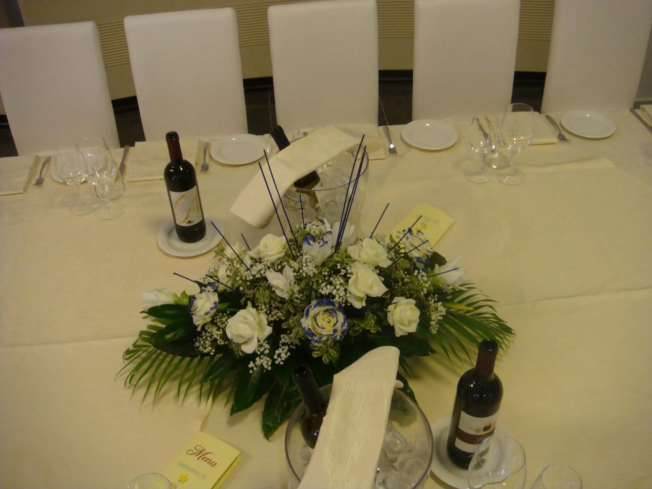 Restaurant/places to eat in Santa Loja Hotel Residence