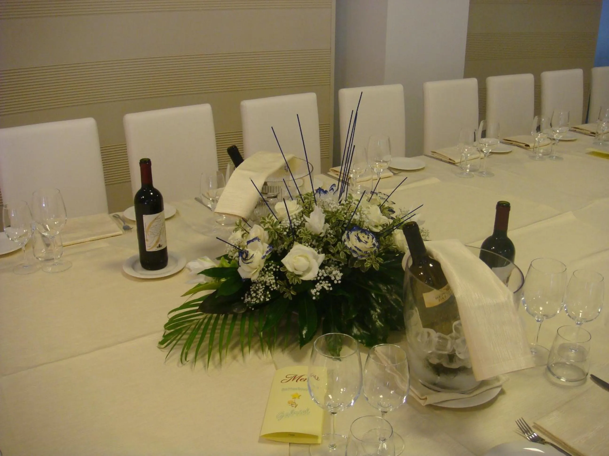 Restaurant/places to eat in Santa Loja Hotel Residence