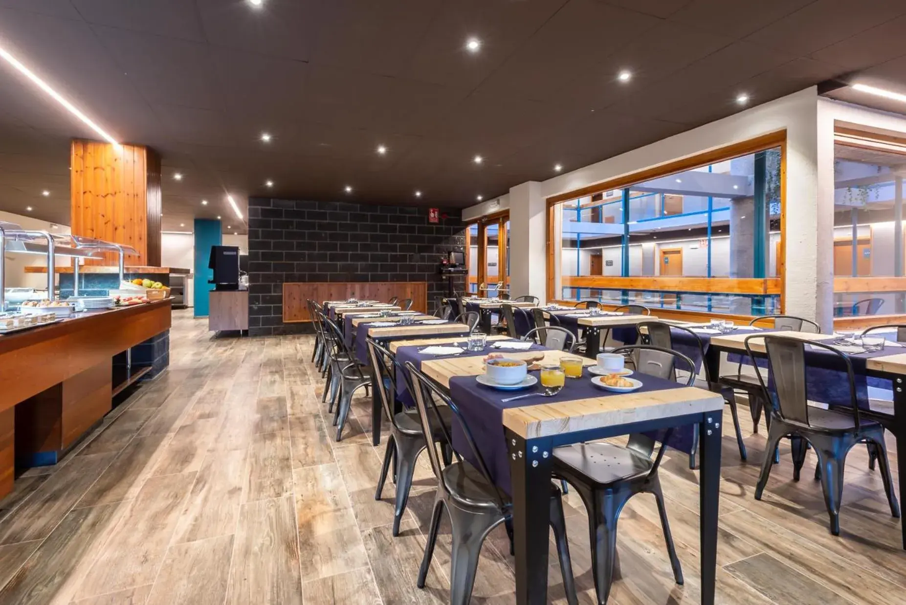 Restaurant/places to eat in Ushuaia, The Mountain Hotel Restaurant/places to eat in Ushuaia, The Mountain Hotel