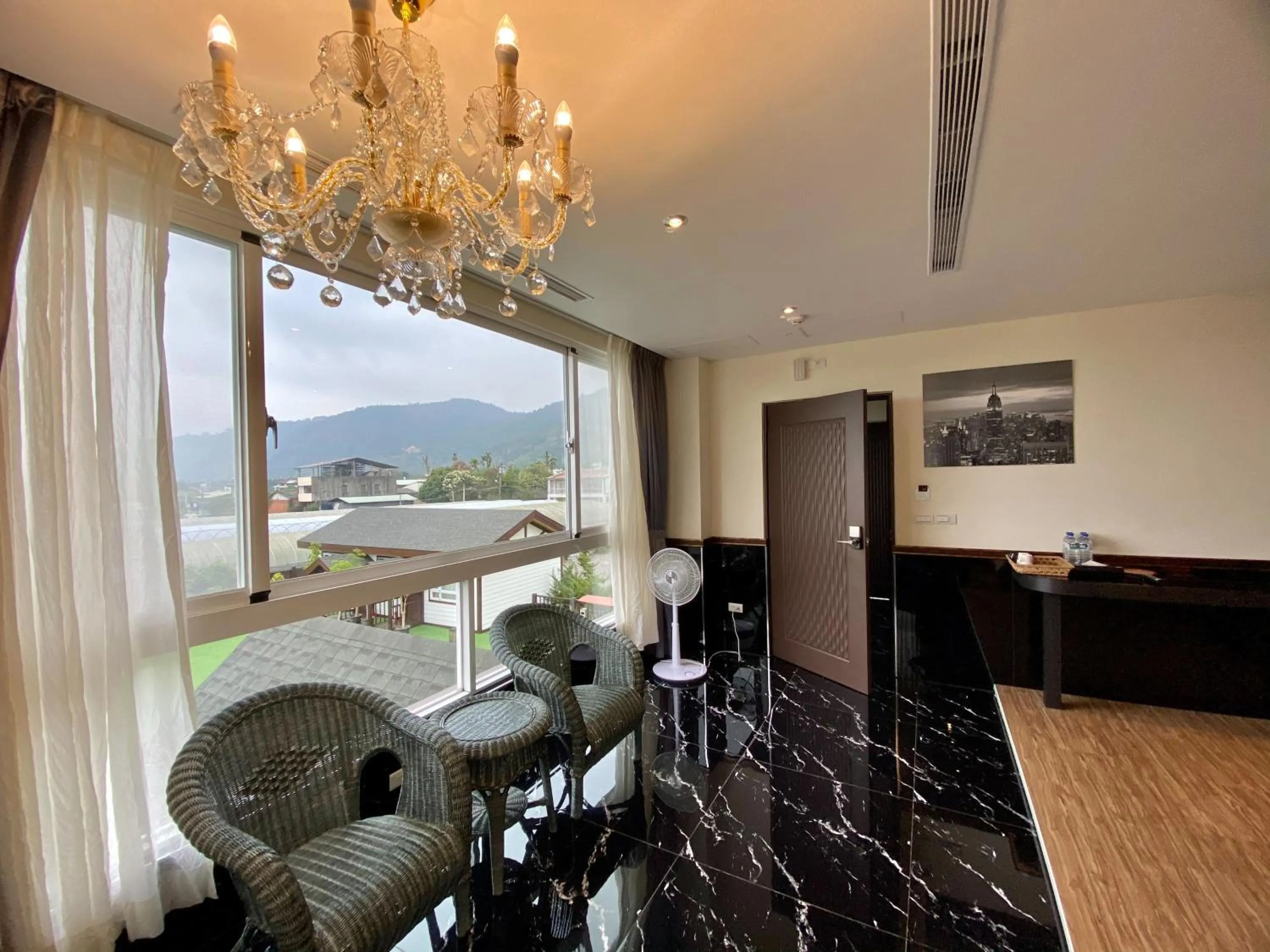 Photo of the whole room in Puli Diary