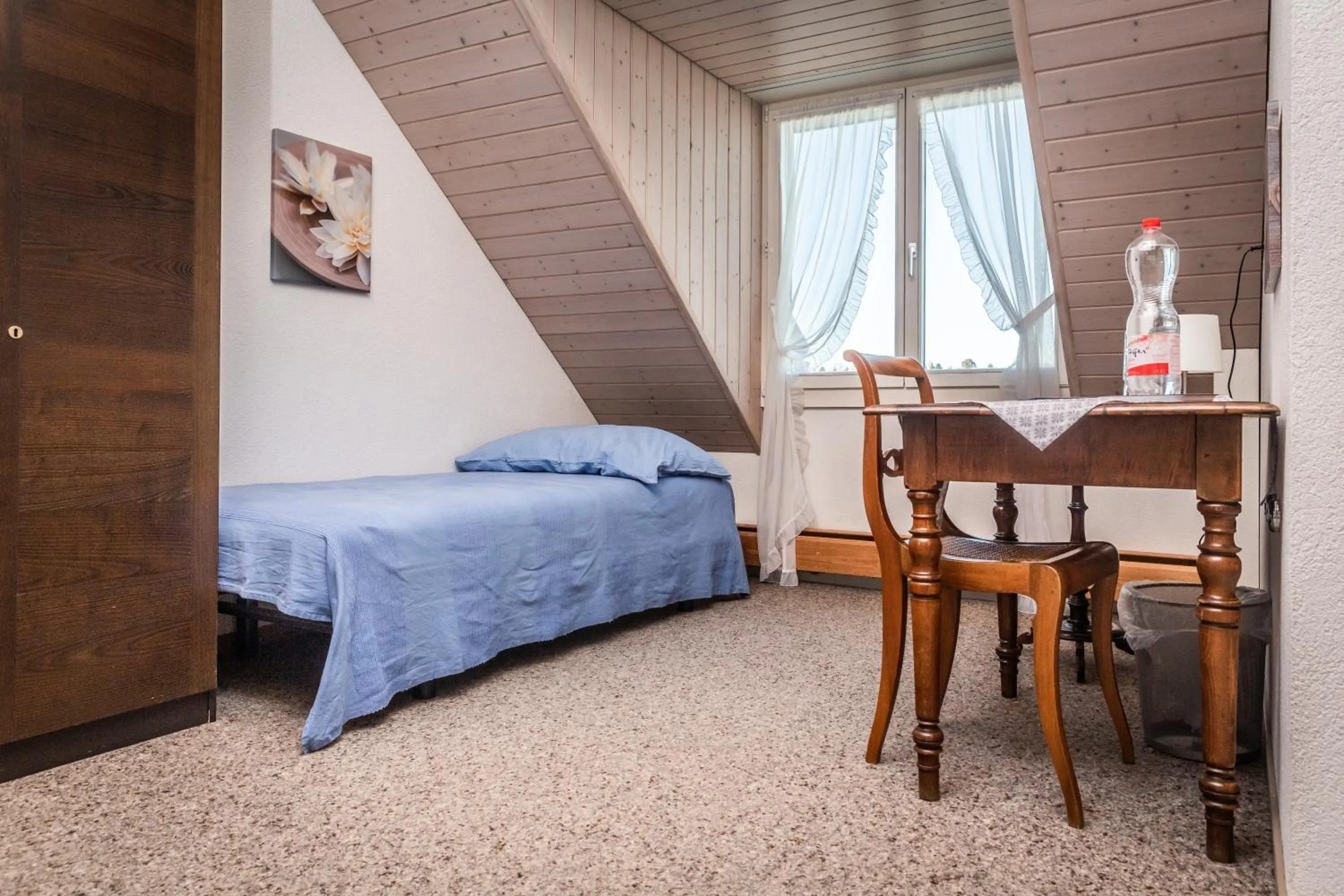 Photo of the whole room, Bed in MyBednBreakfast in Bottmingen