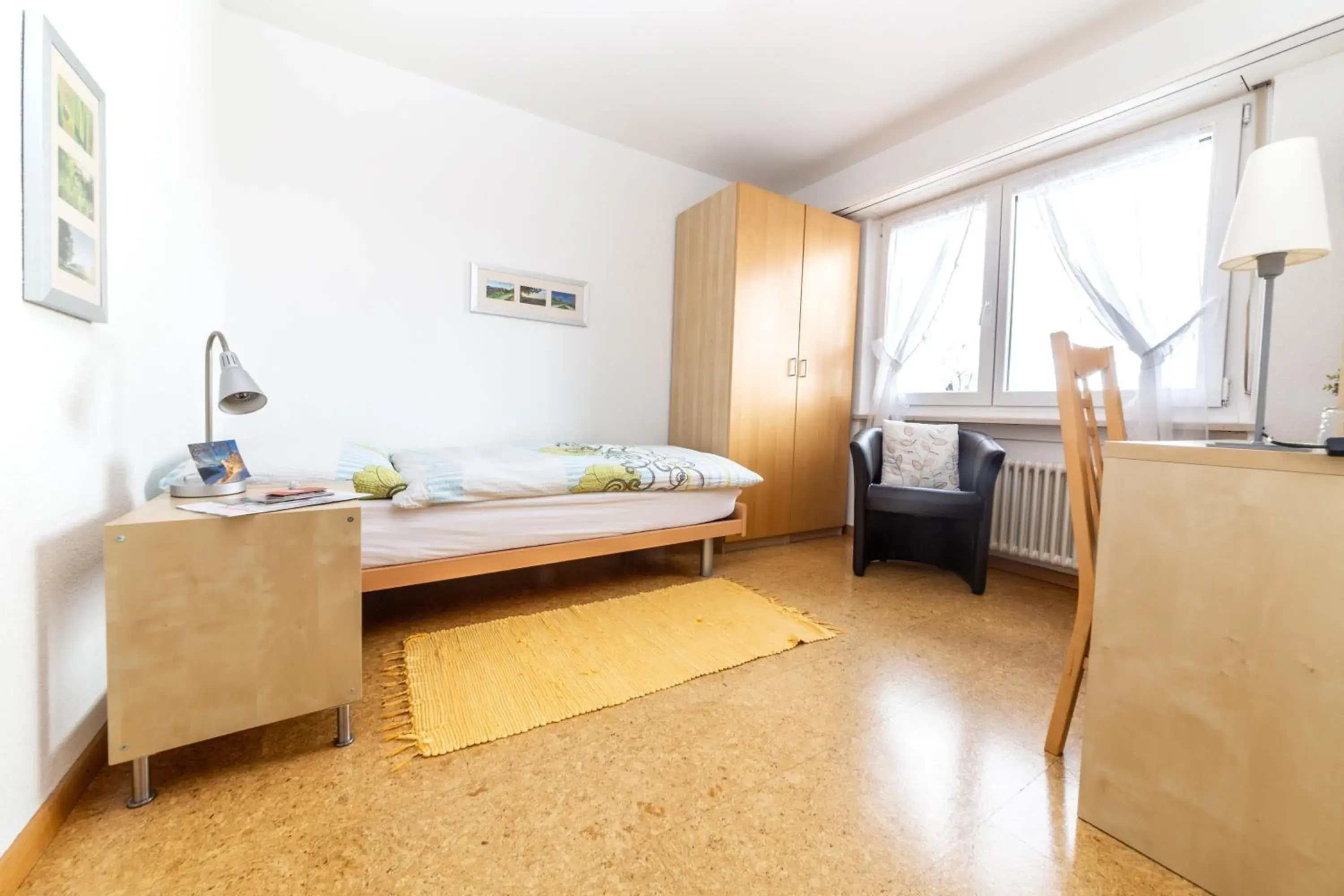 Standard Single Room with Shared Bathroom in MyBednBreakfast in Bottmingen Standard Single Room with Shared Bathroom in MyBednBreakfast in Bottmingen