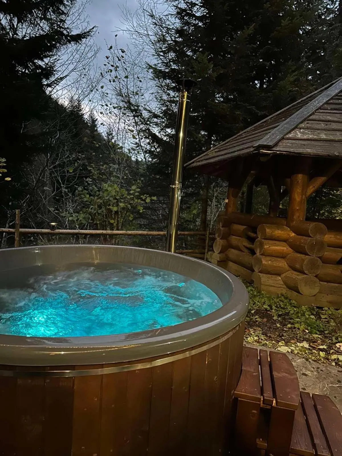 Hot Tub in Hotel Dykyi Med
