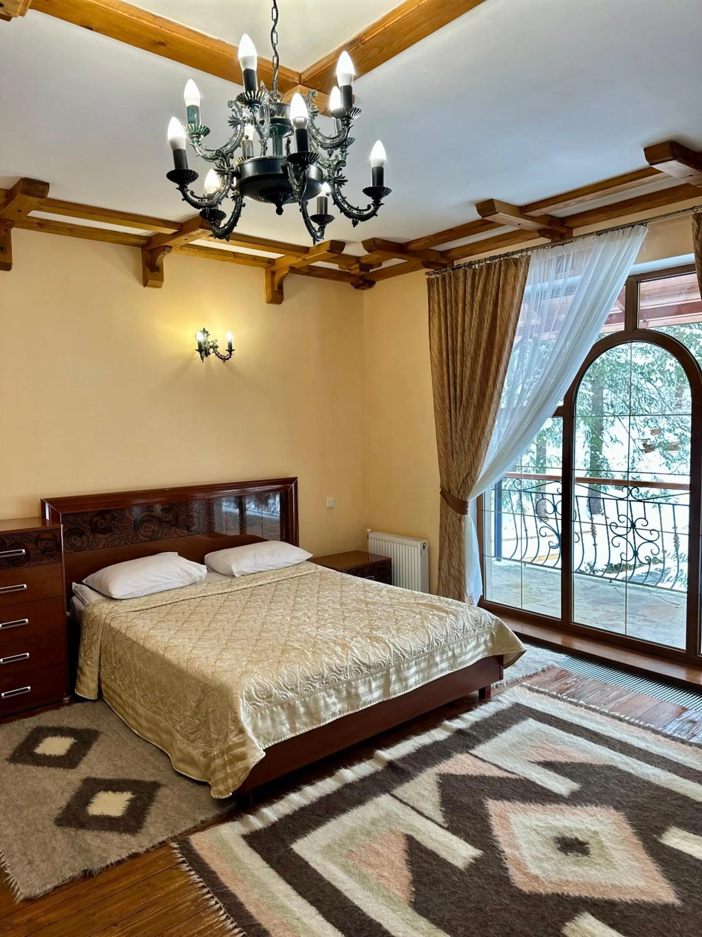Summer, Bed in Hotel Dykyi Med