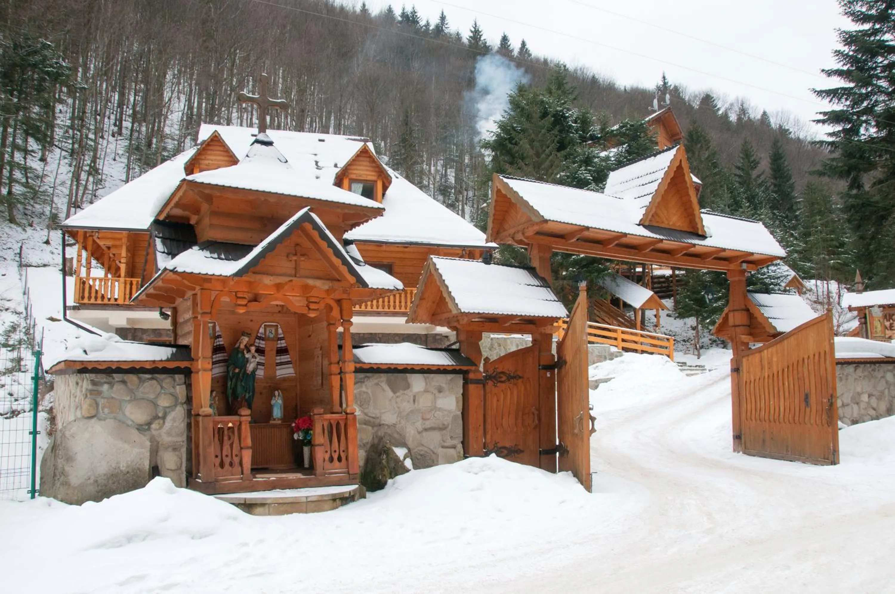 Property building in Hotel Dykyi Med