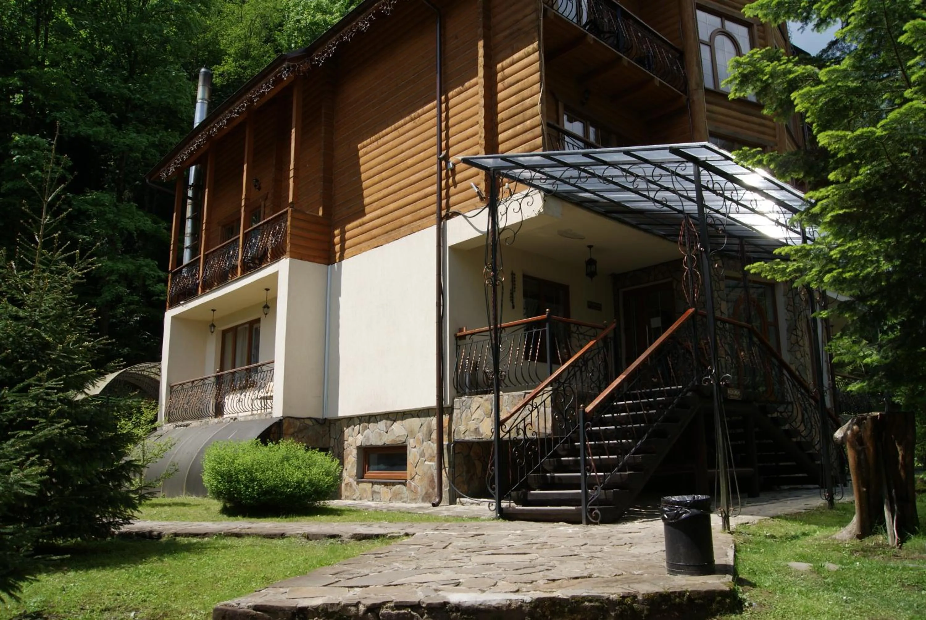 Property building in Hotel Dykyi Med