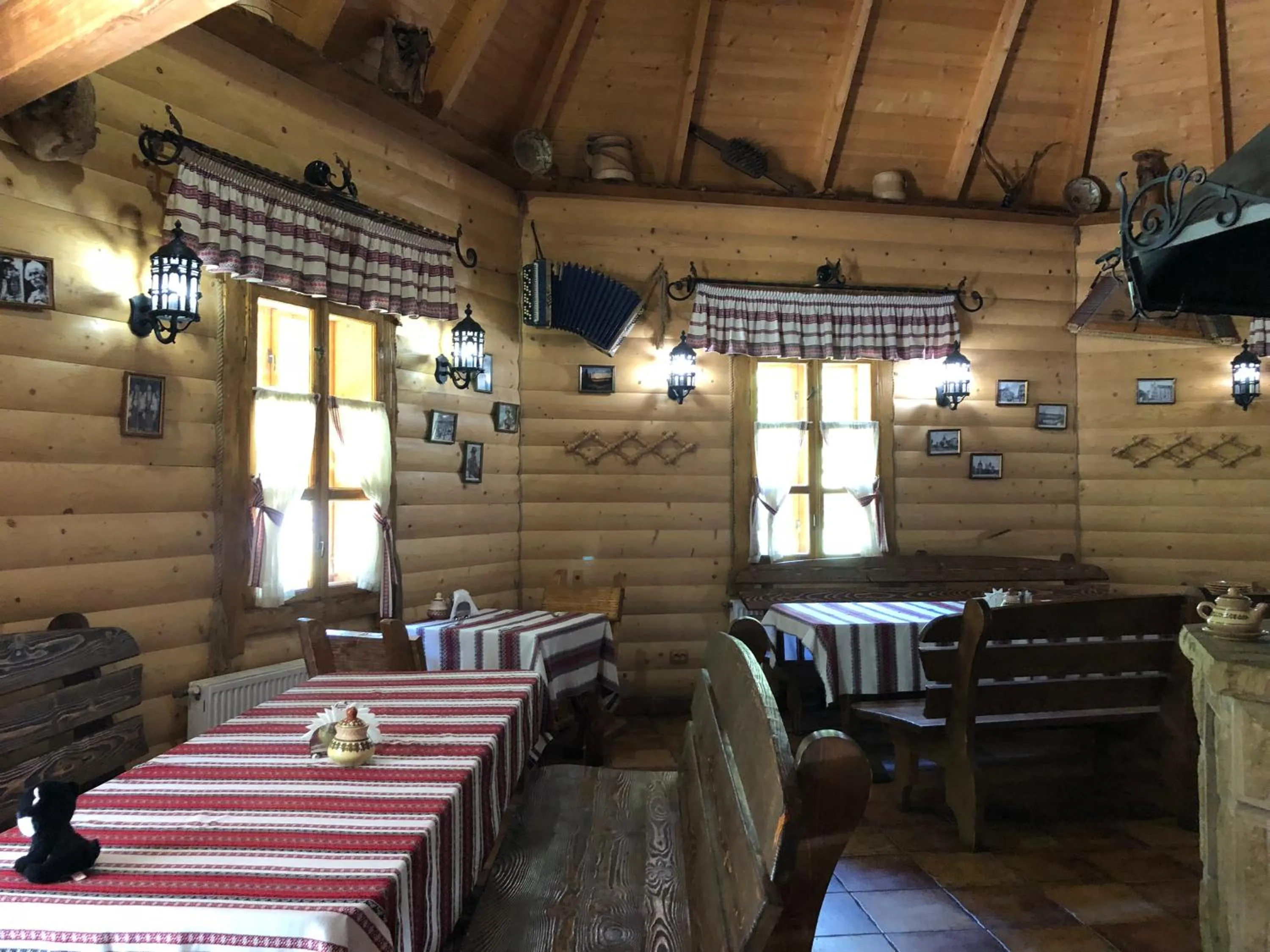 Restaurant/places to eat in Hotel Dykyi Med