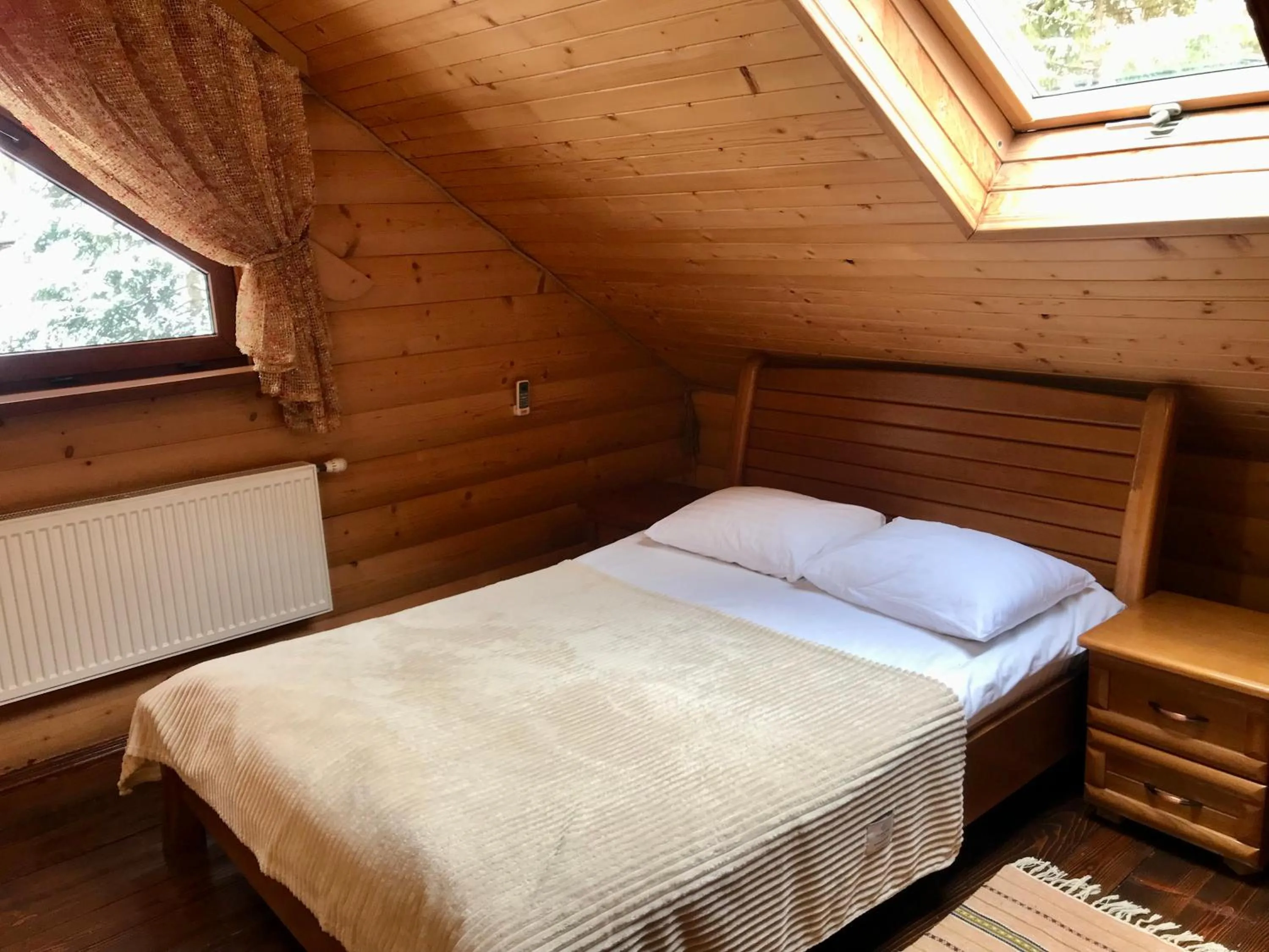 Bed in Hotel Dykyi Med