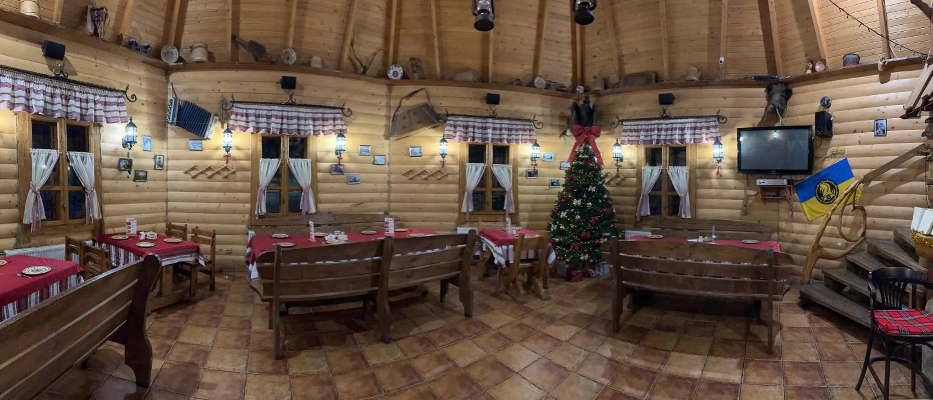 Restaurant/places to eat in Hotel Dykyi Med