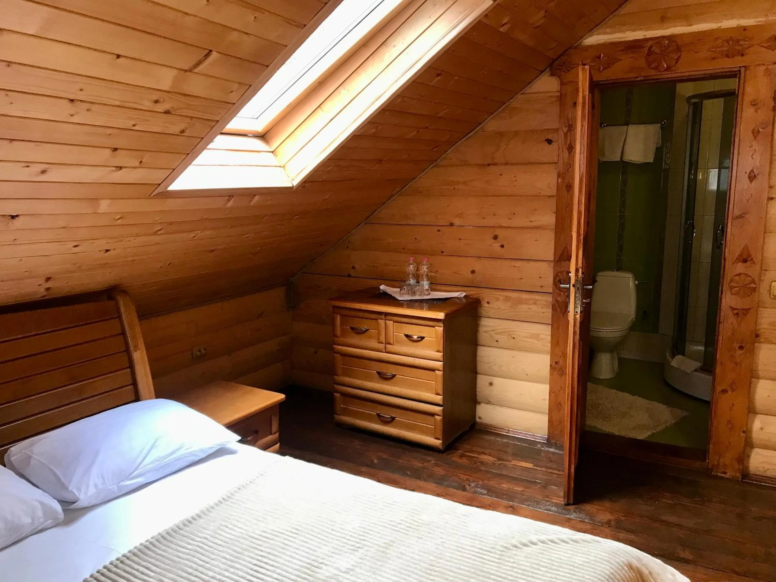 Bed in Hotel Dykyi Med