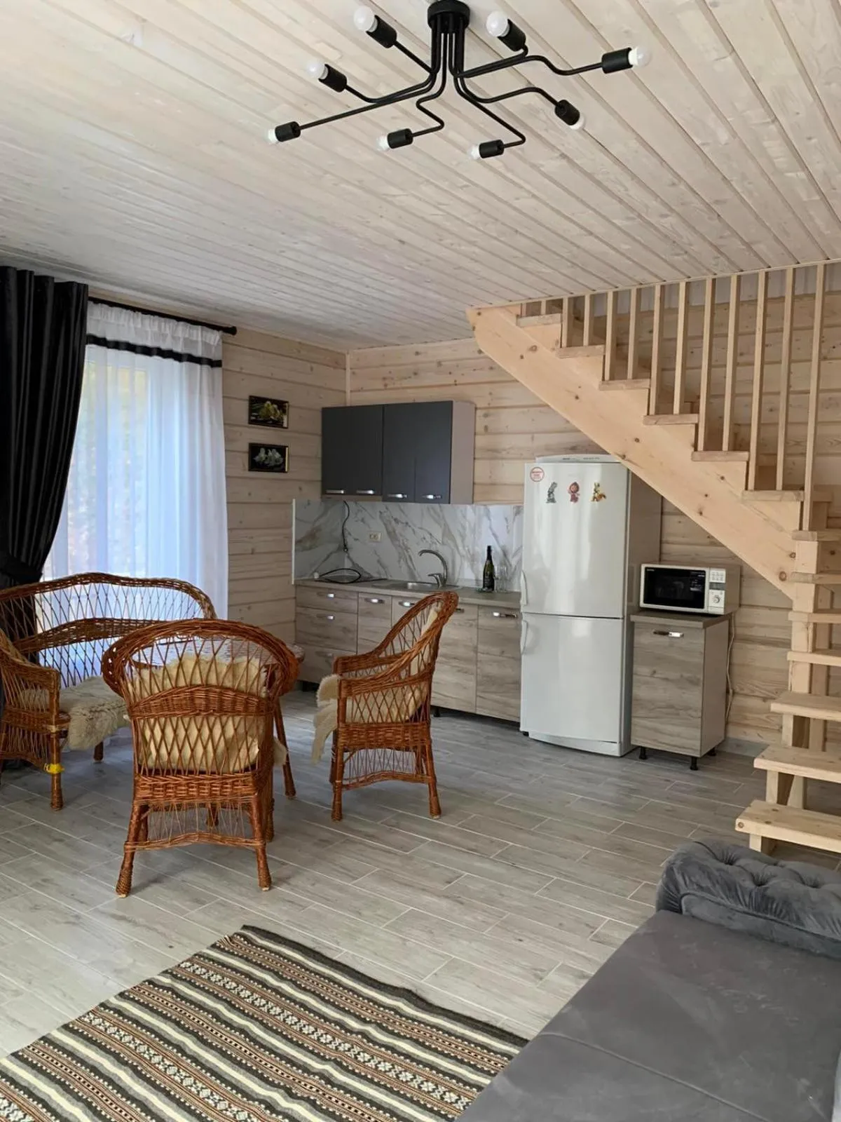 Communal lounge/ TV room in Hotel Dykyi Med