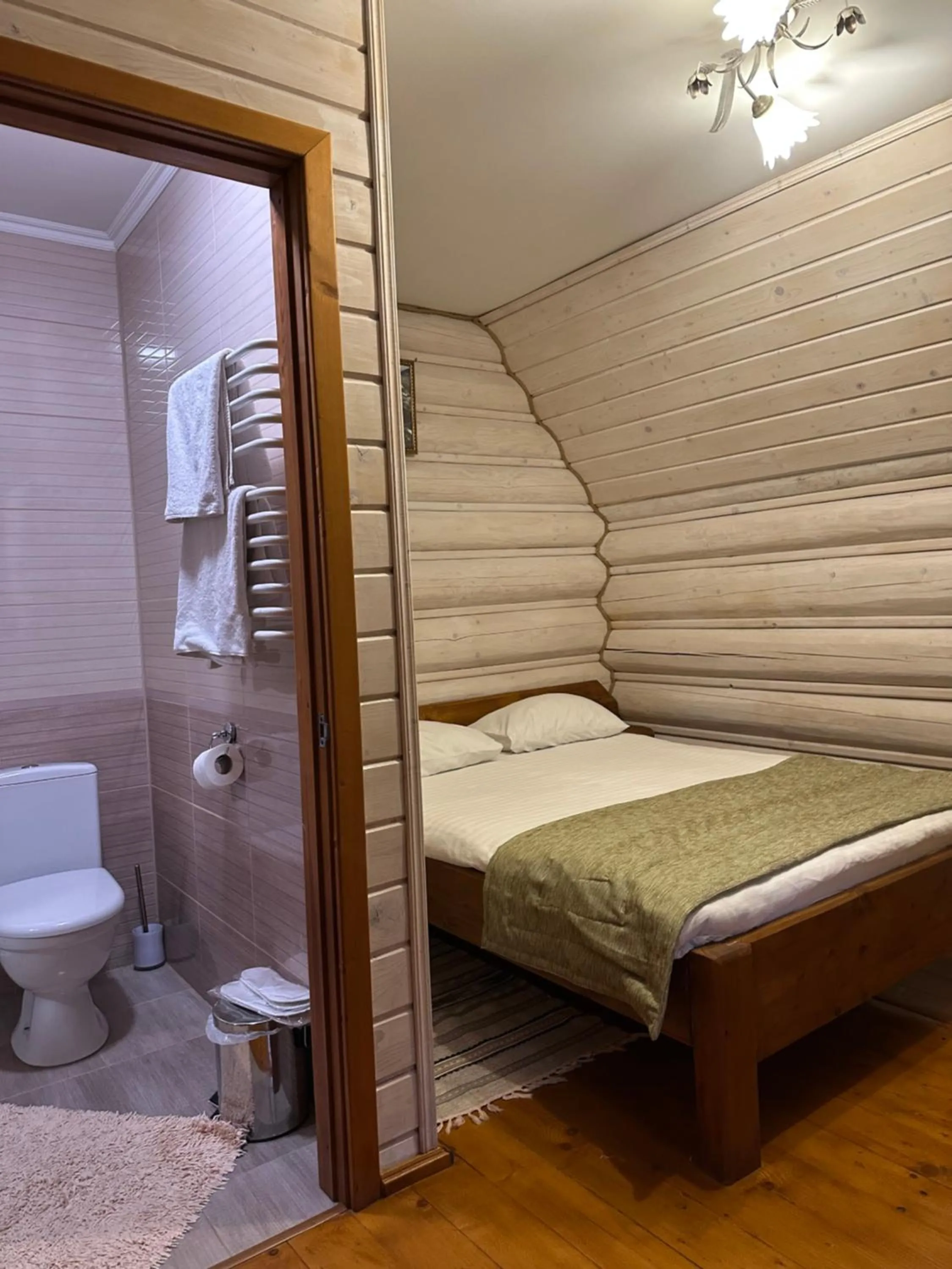 Bed in Hotel Dykyi Med