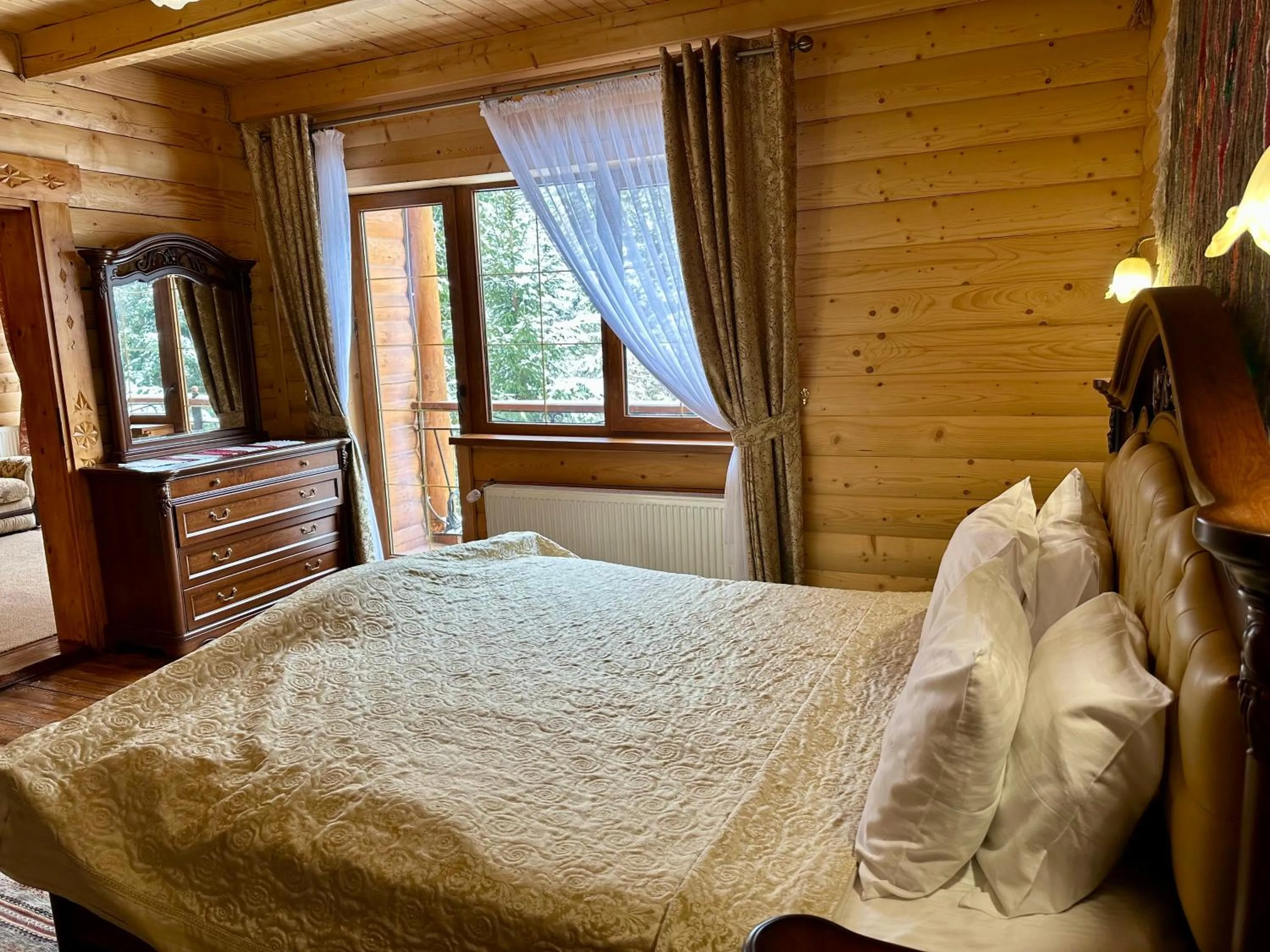 Bedroom, Bed in Hotel Dykyi Med