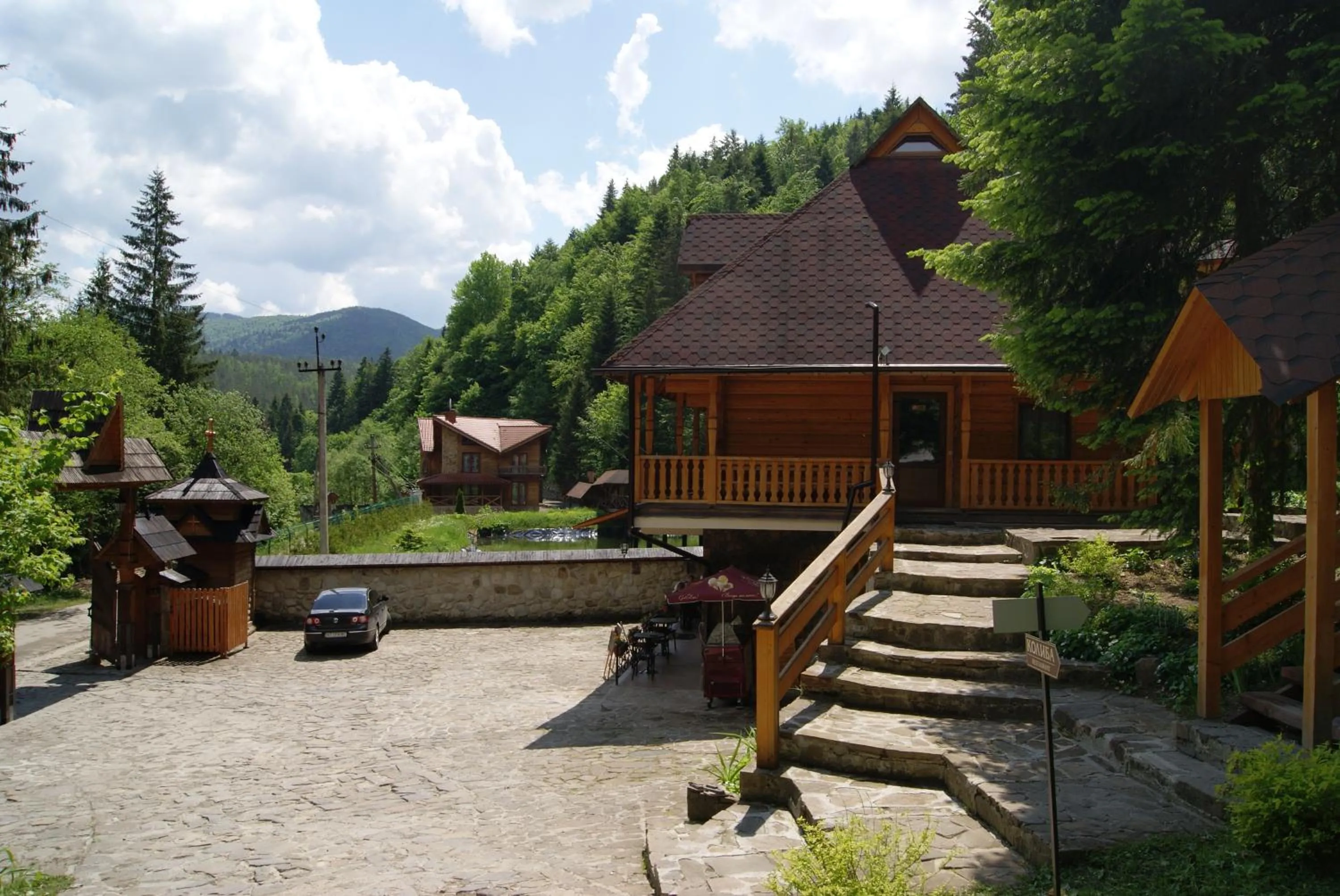Property building in Hotel Dykyi Med