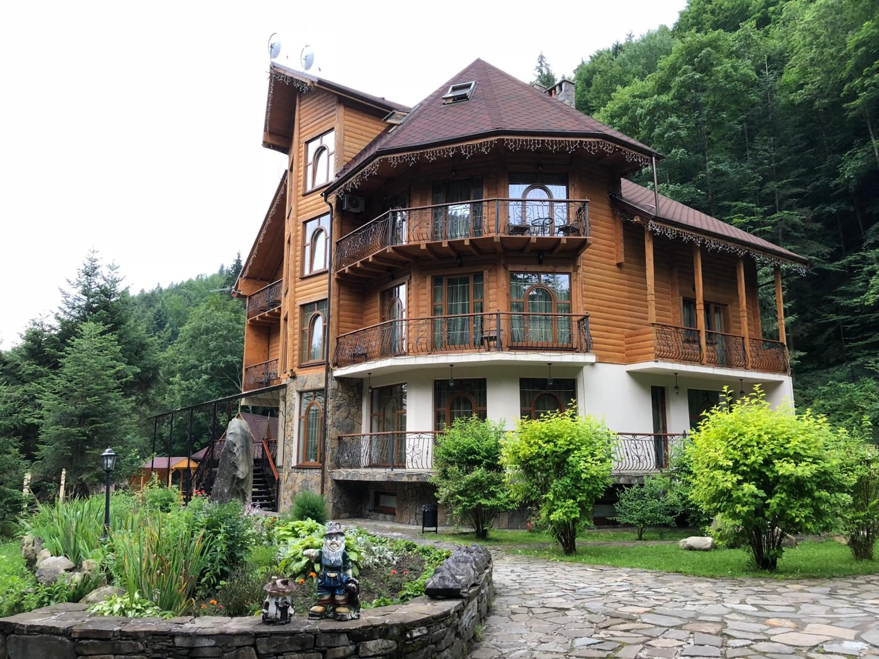 Property building in Hotel Dykyi Med