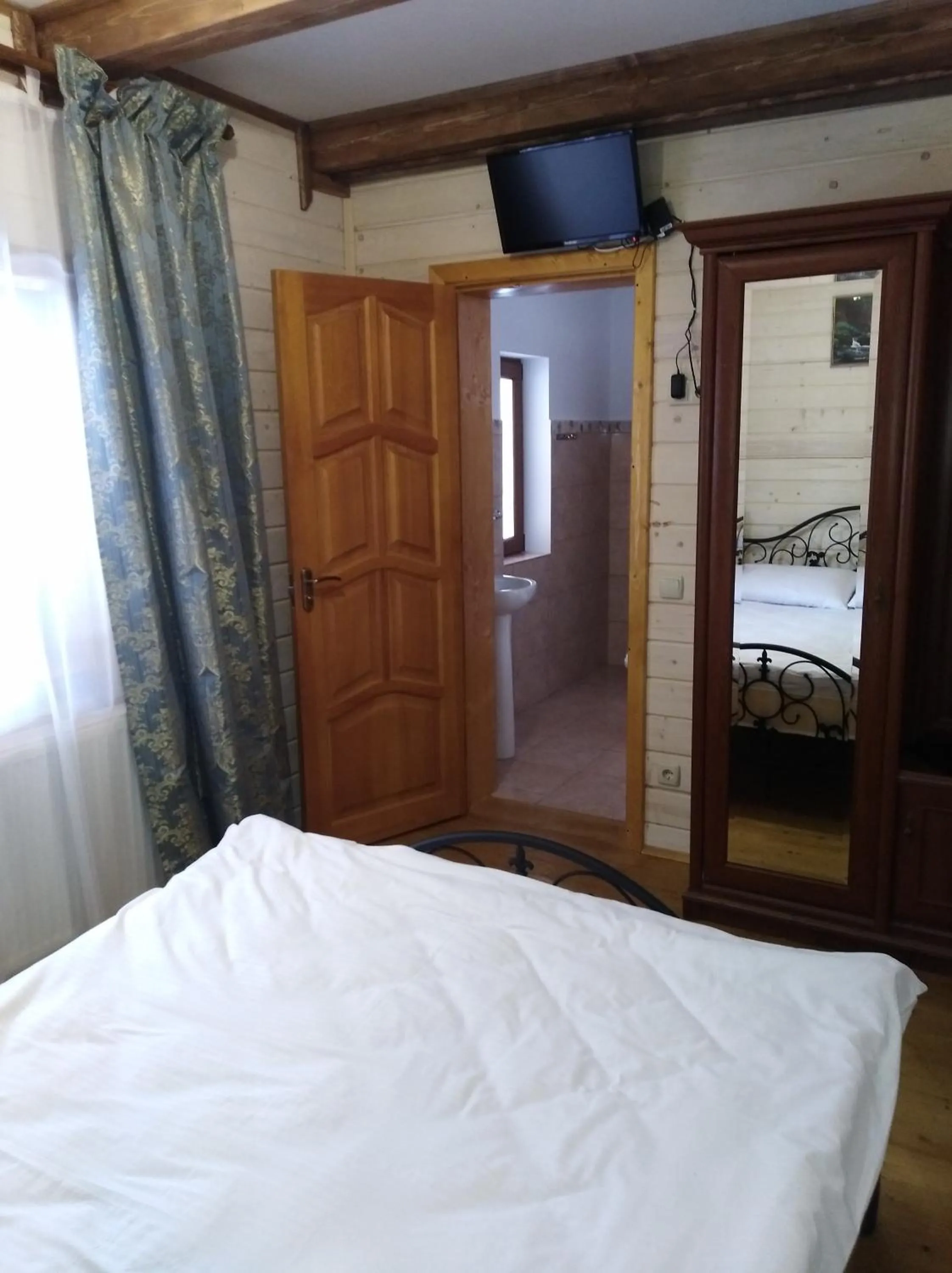 Bed in Hotel Dykyi Med