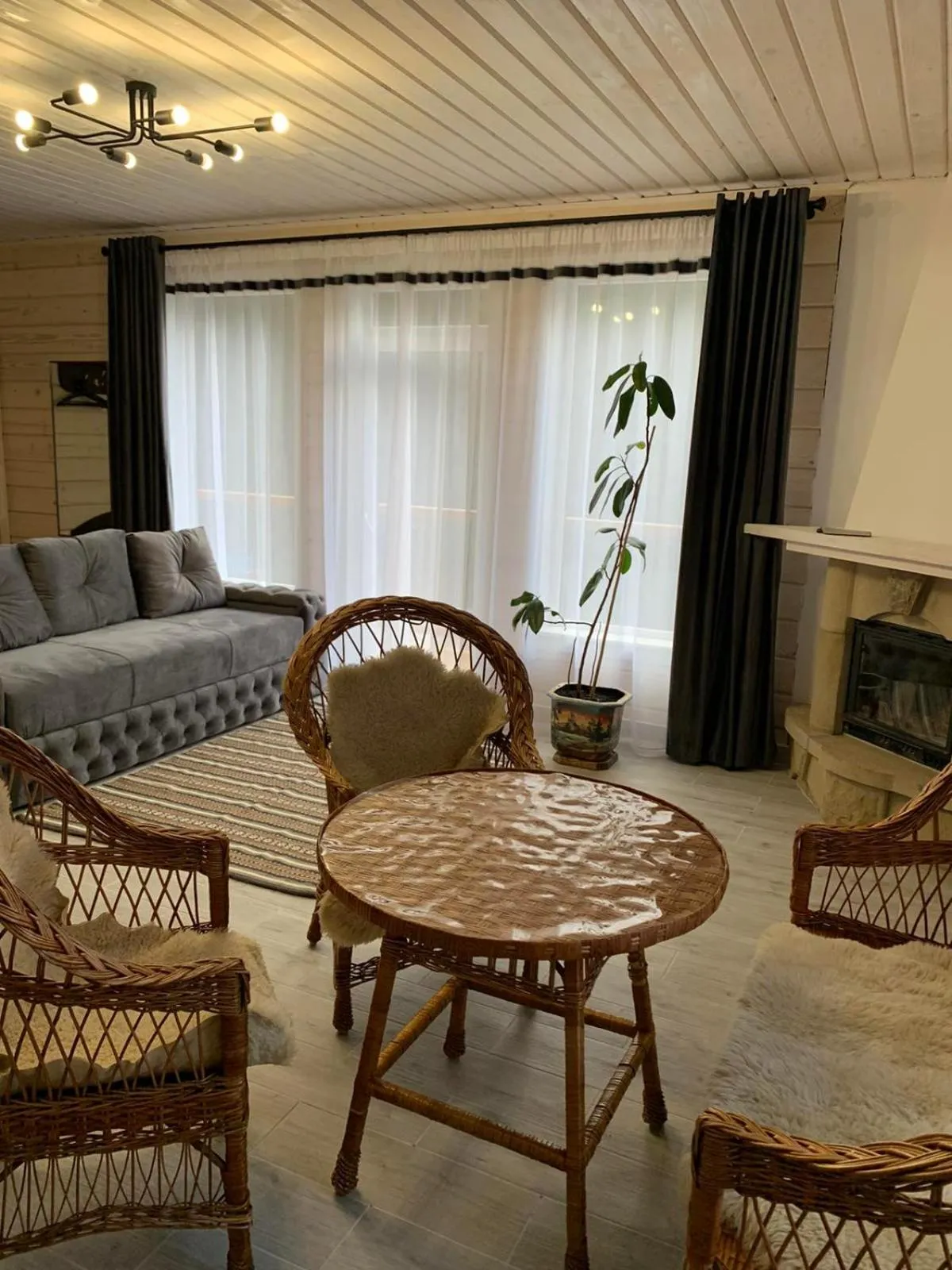 Dining area in Hotel Dykyi Med