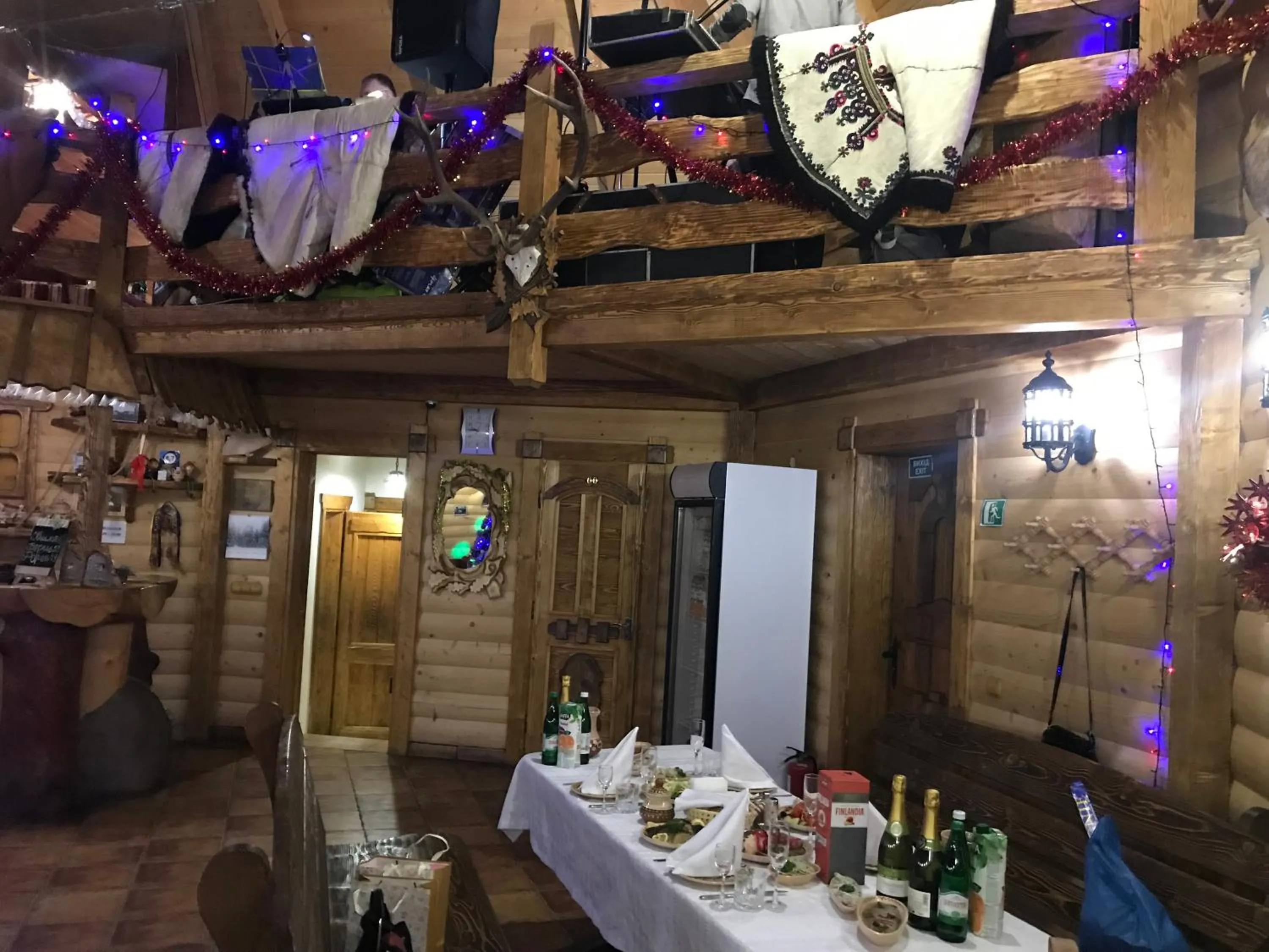 Restaurant/places to eat in Hotel Dykyi Med