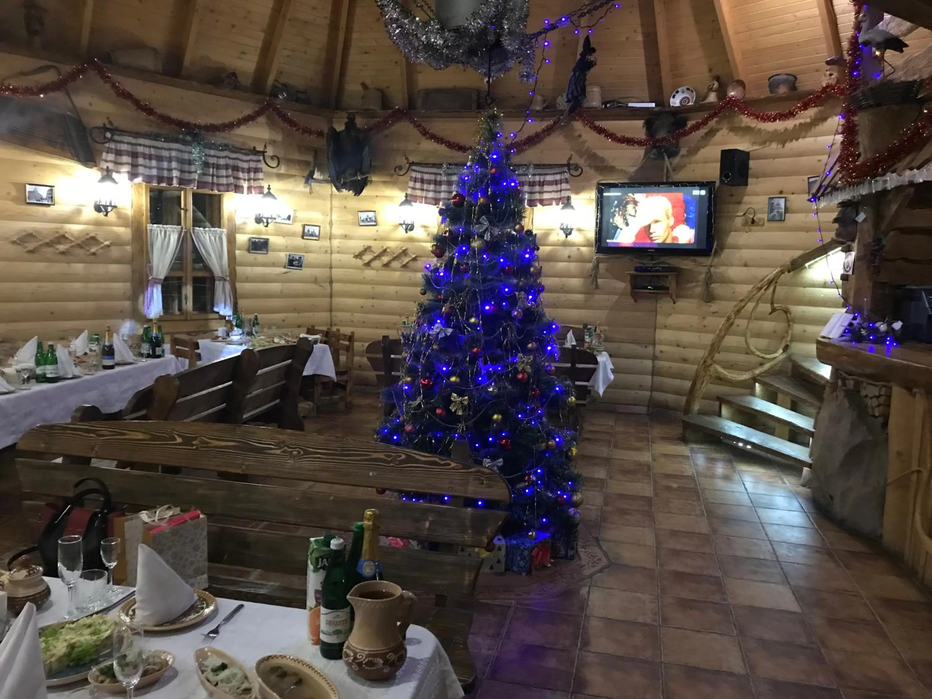 Restaurant/places to eat in Hotel Dykyi Med