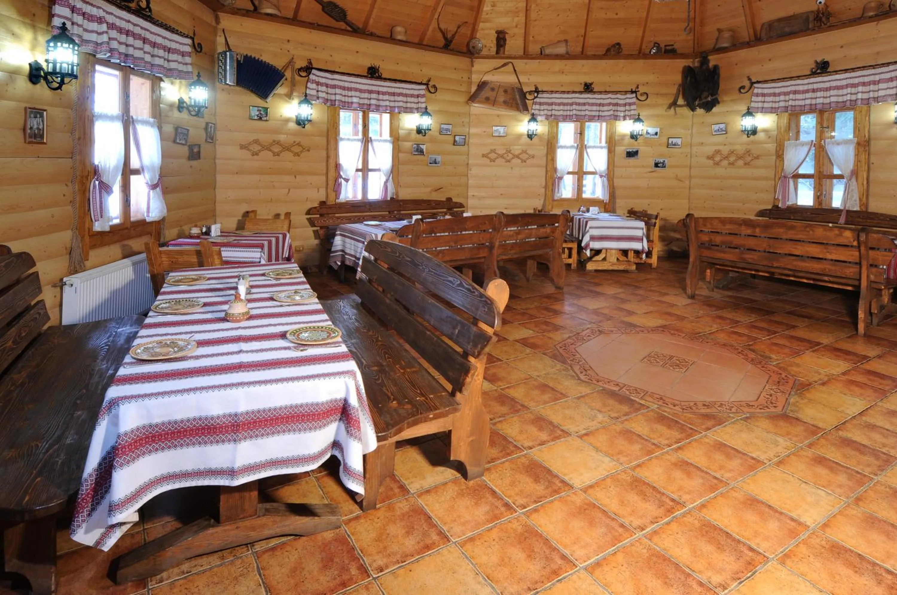 Restaurant/places to eat in Hotel Dykyi Med